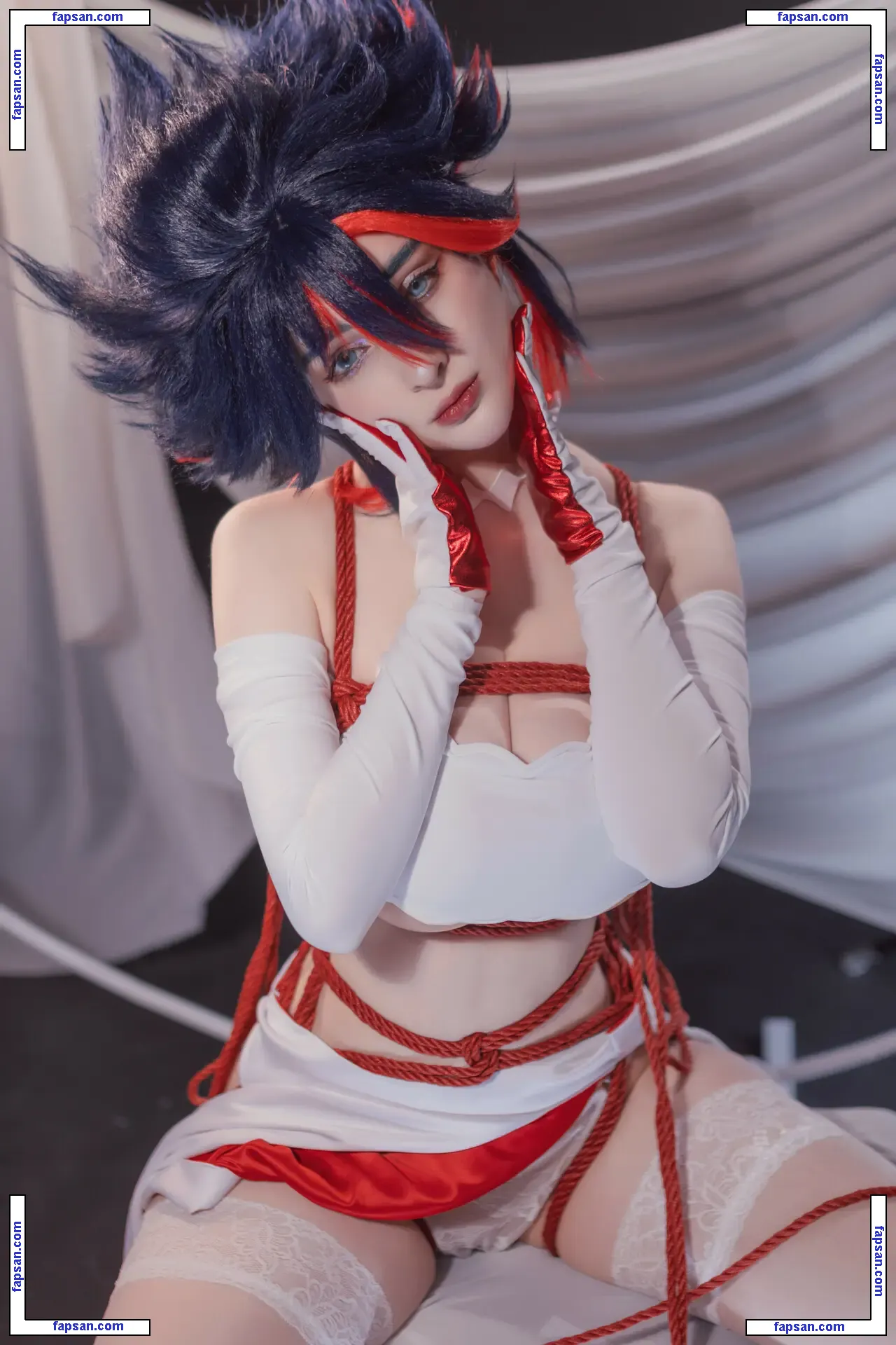 Hologana голая фото #0424 с Онлифанс