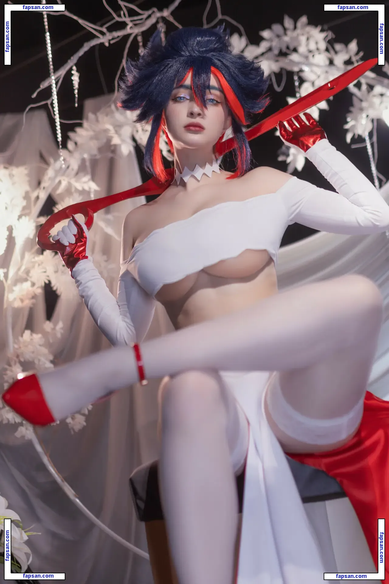 Hologana голая фото #0436 с Онлифанс