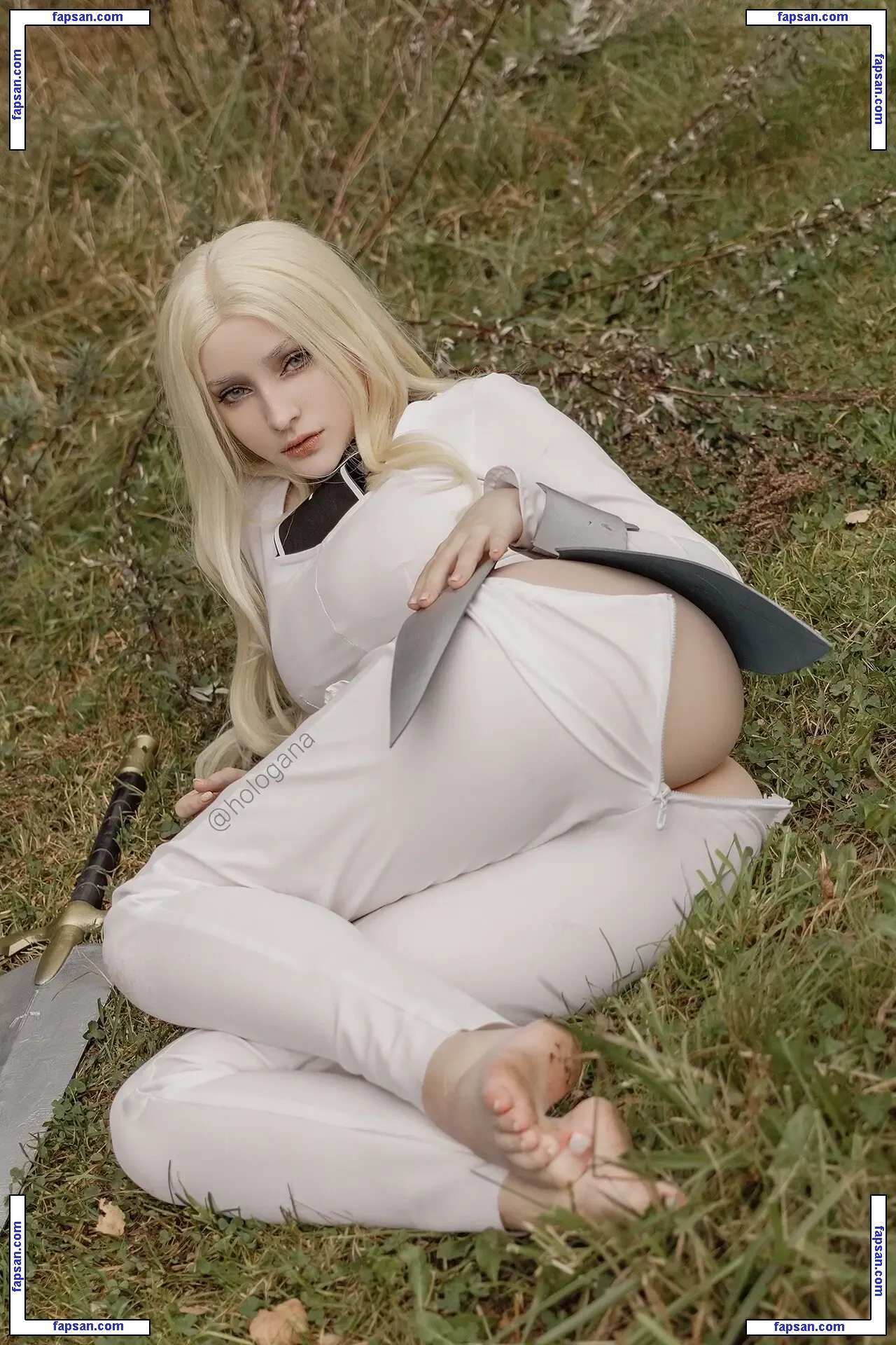 Hologana голая фото #0470 с Онлифанс