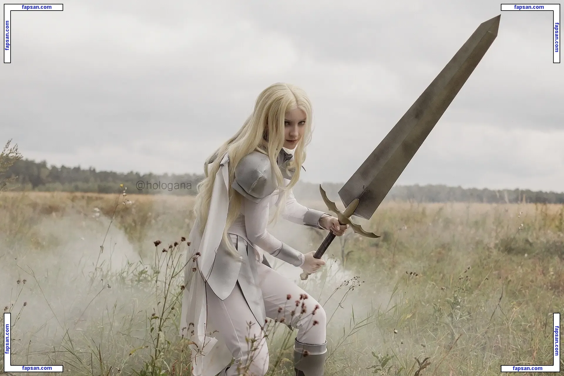 Hologana голая фото #0473 с Онлифанс