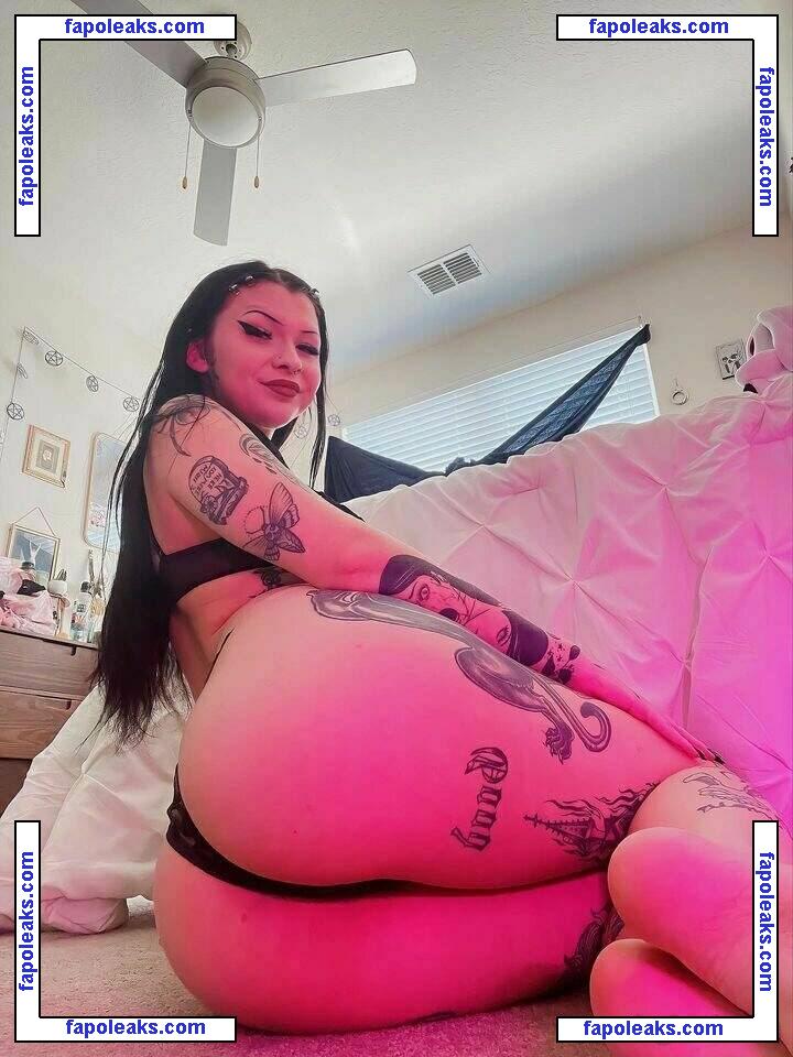 holylovesmolly / hollymollyguacamolly nude photo #0069 from OnlyFans