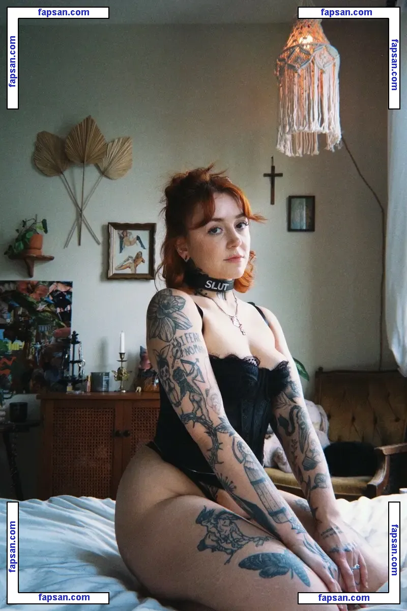 holytuesday голая фото #0006 с Онлифанс