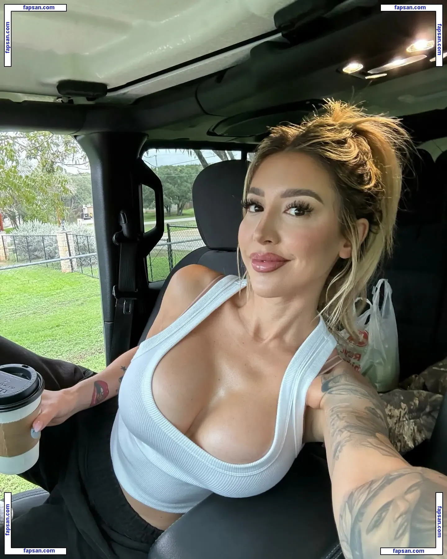HometownHolly nude photo #0012 from OnlyFans