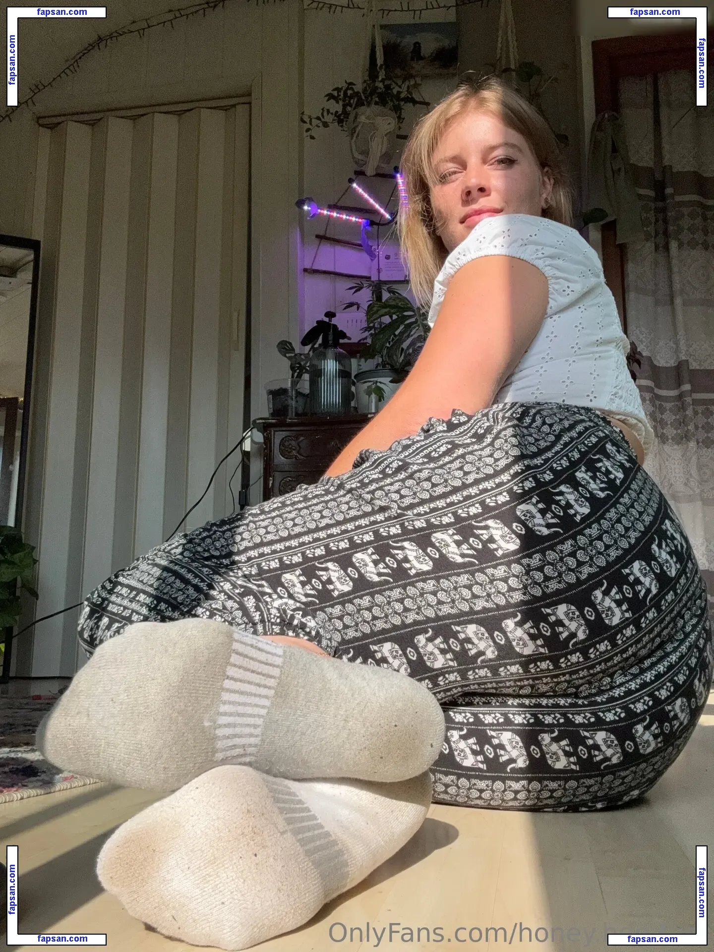honey.bee.feet nude photo #0008 from OnlyFans