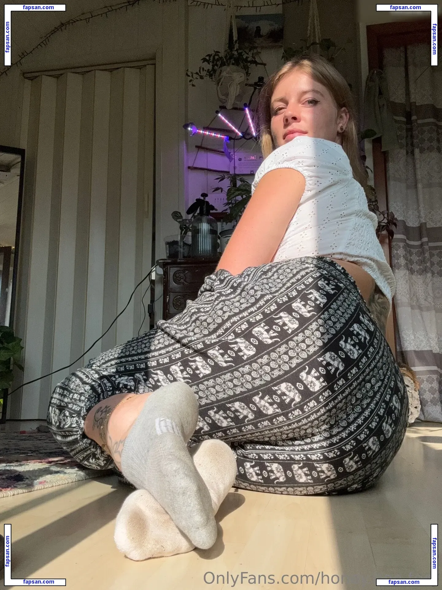 honey.bee.feet nude photo #0013 from OnlyFans