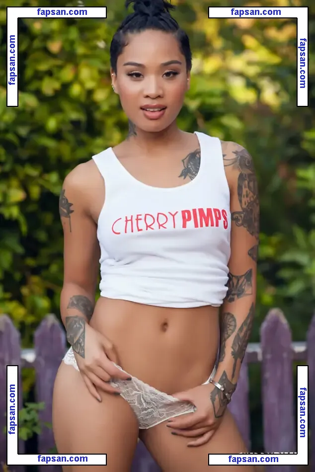 Honey Cherry голая фото #0005 с Онлифанс