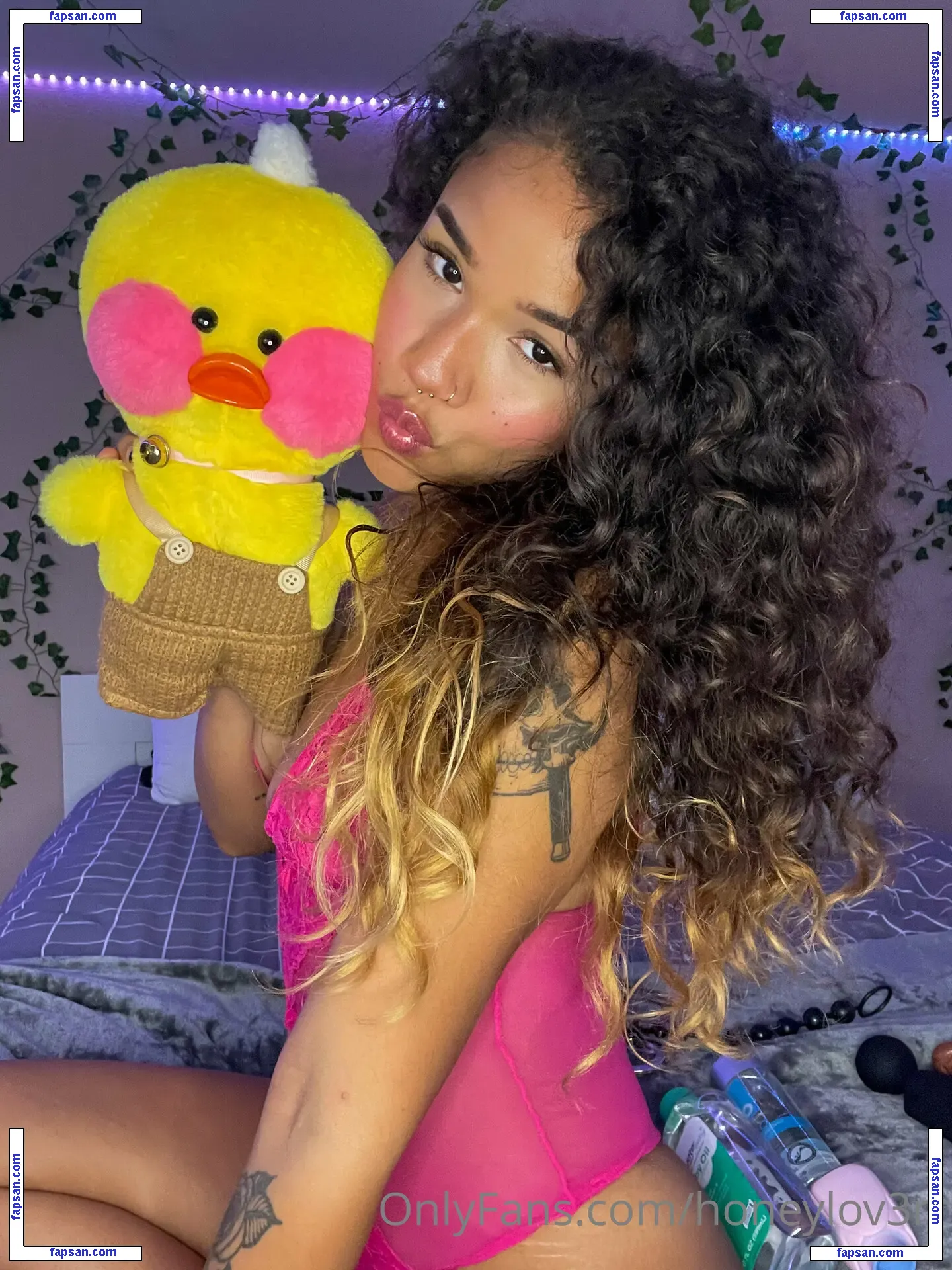 honeylov3rr nude photo #0031 from OnlyFans