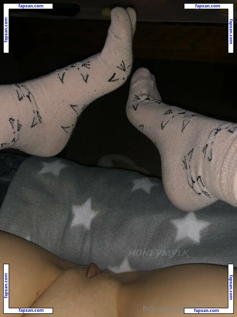 Honeymylk nude photo #0002 from OnlyFans