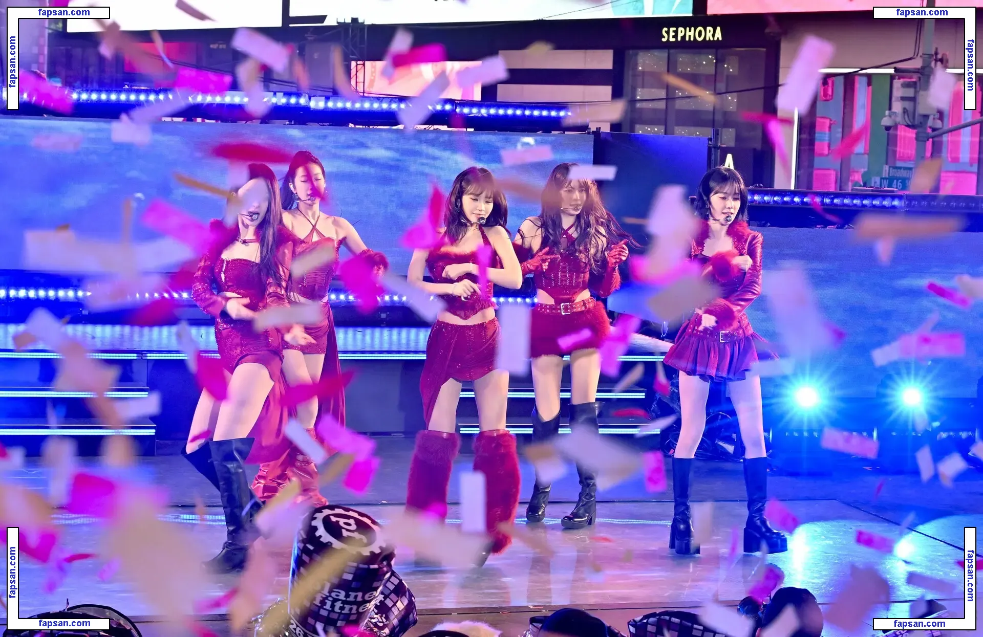 Hong Eunchae 홍은채 | LESSERAFIM голая фото #0010 с Онлифанс