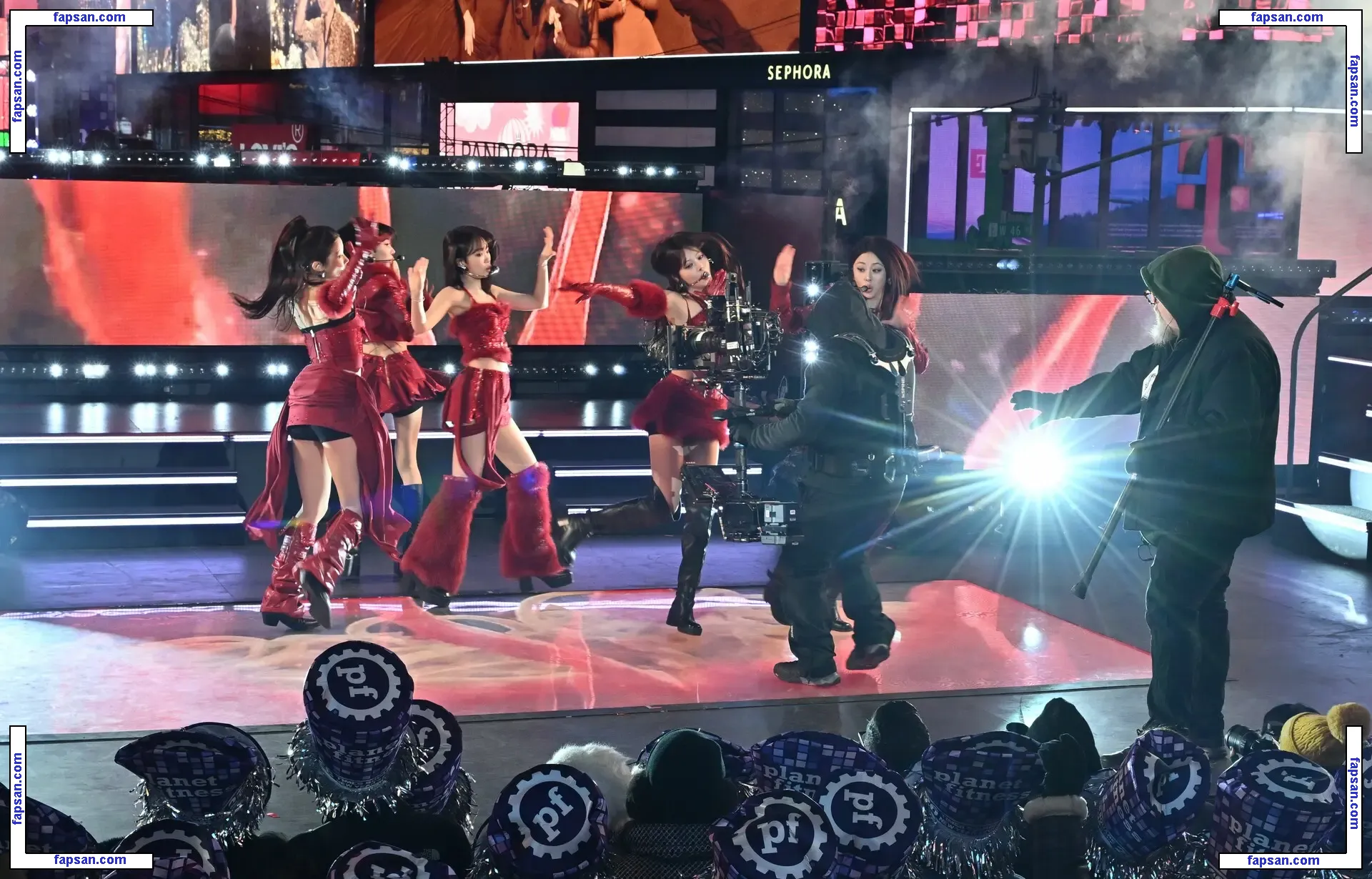 Hong Eunchae 홍은채 | LESSERAFIM голая фото #0013 с Онлифанс