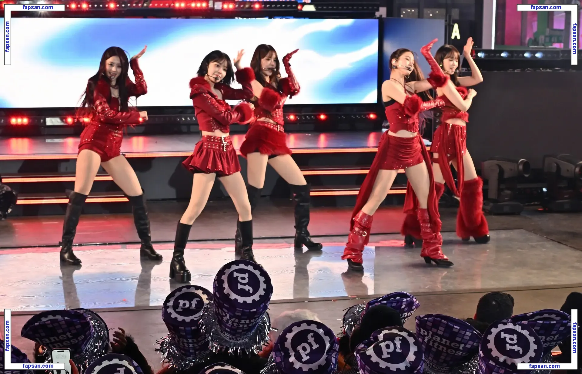 Hong Eunchae 홍은채 | LESSERAFIM голая фото #0016 с Онлифанс