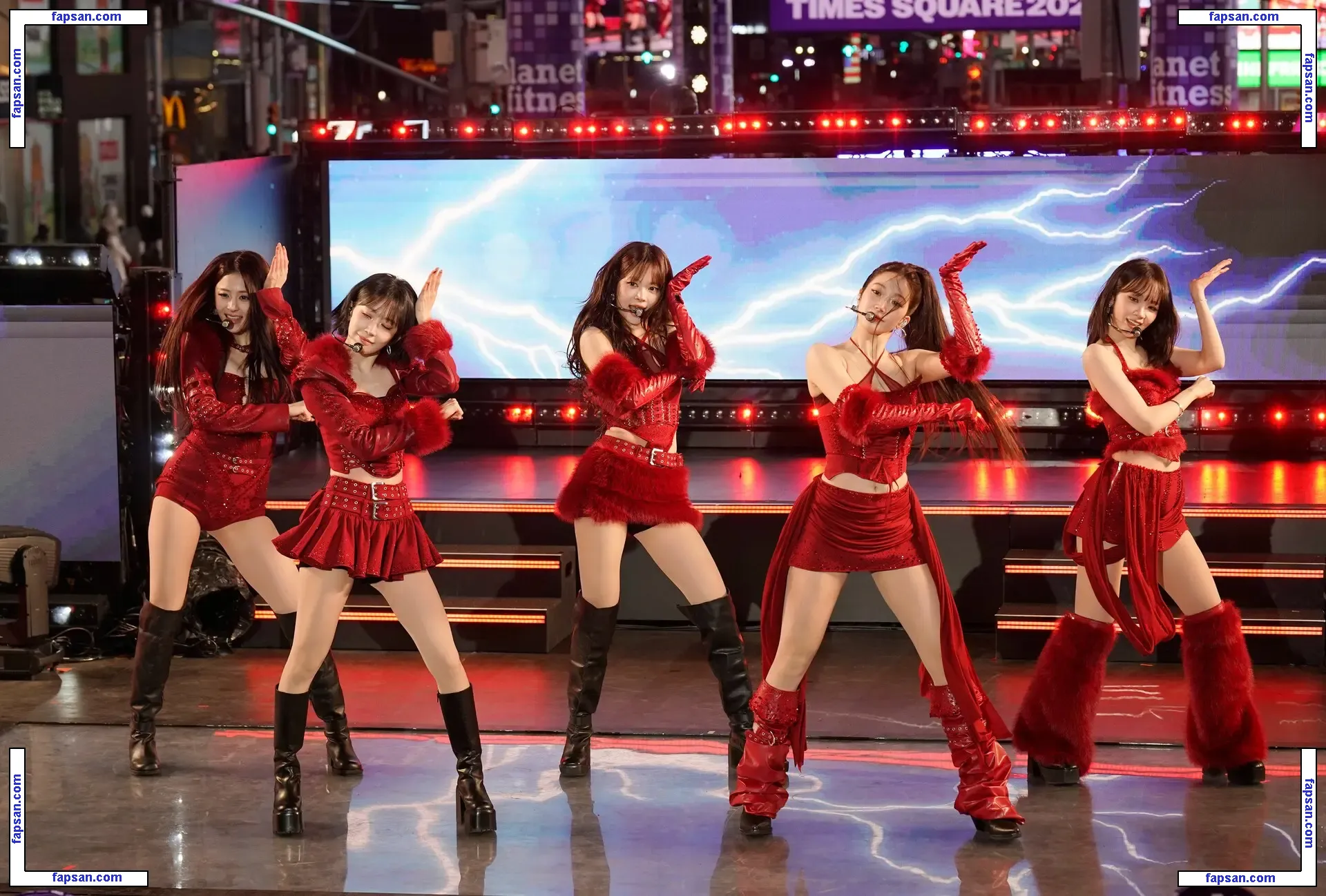 Hong Eunchae 홍은채 | LESSERAFIM голая фото #0017 с Онлифанс