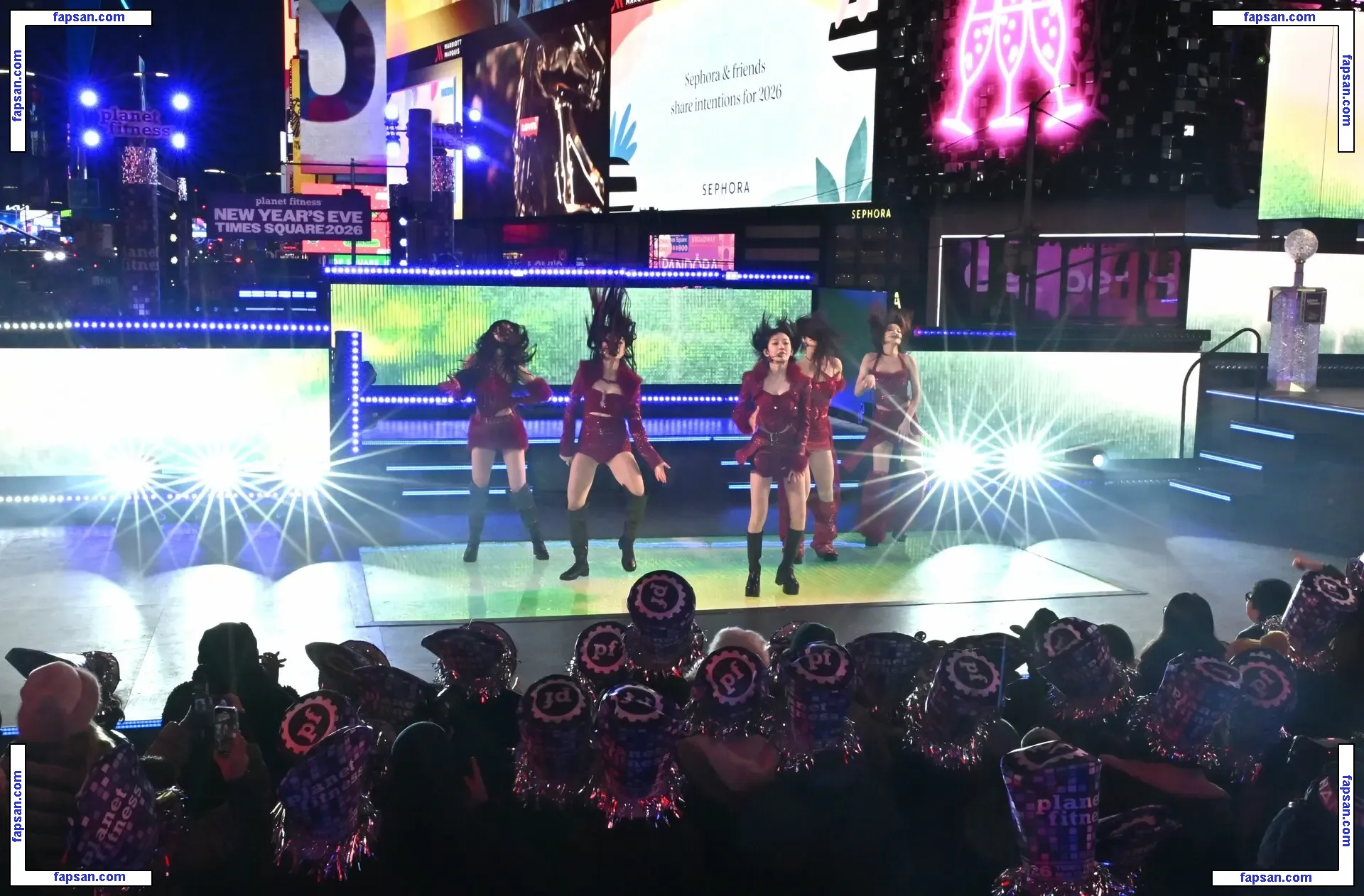 Hong Eunchae 홍은채 | LESSERAFIM голая фото #0028 с Онлифанс