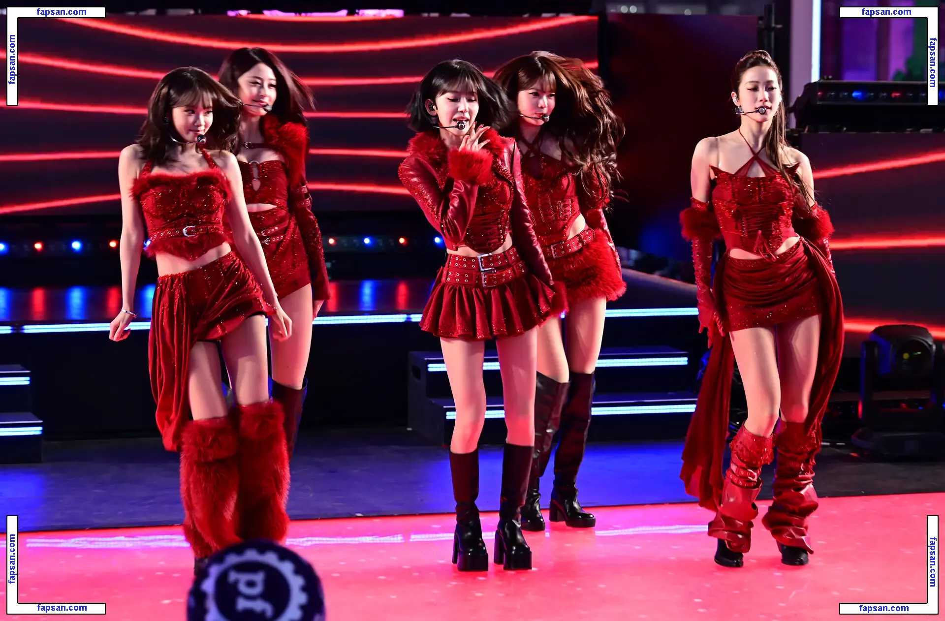 Hong Eunchae 홍은채 | LESSERAFIM голая фото #0035 с Онлифанс