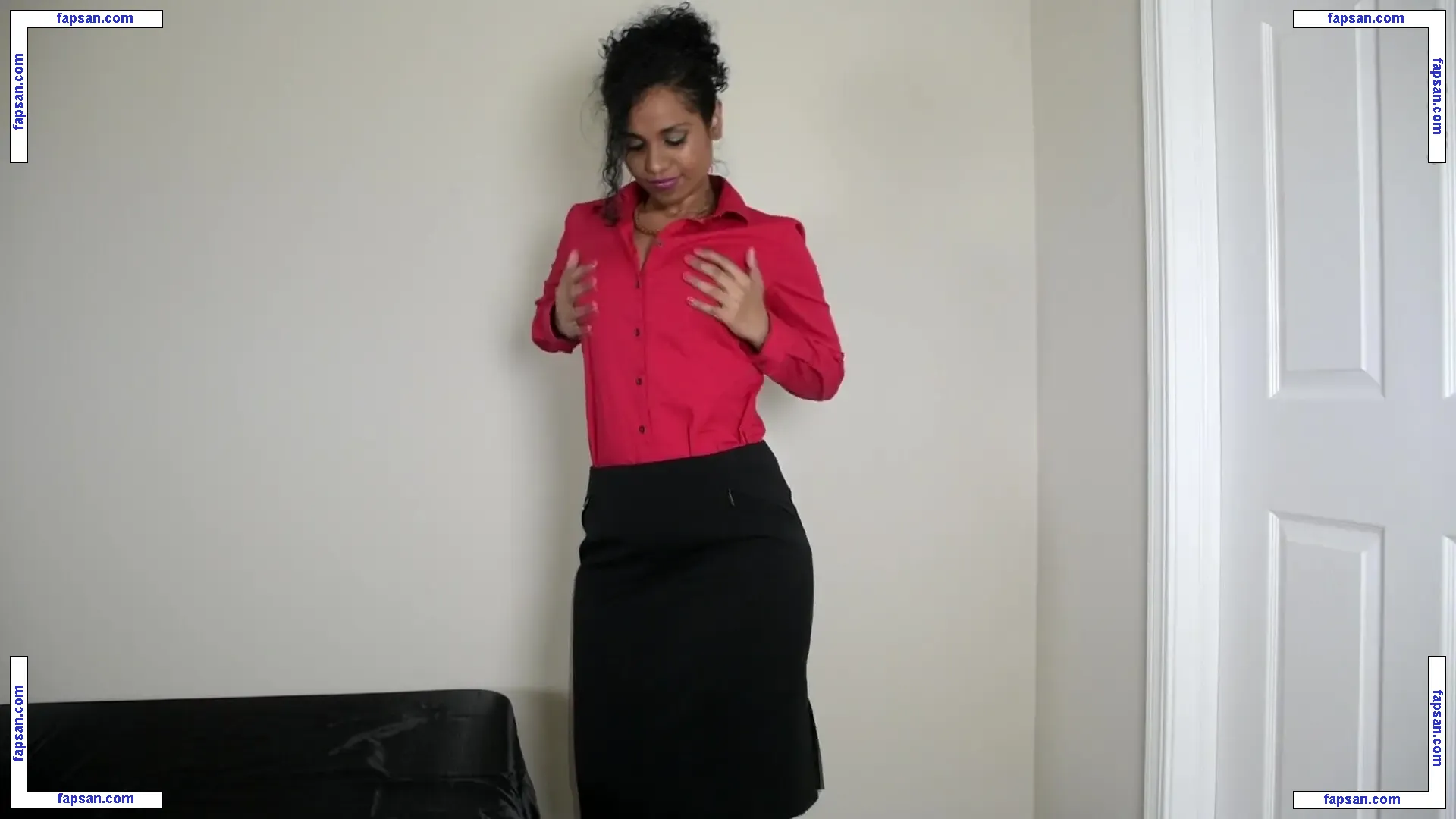 Horny Lily nude photo #0012 from OnlyFans