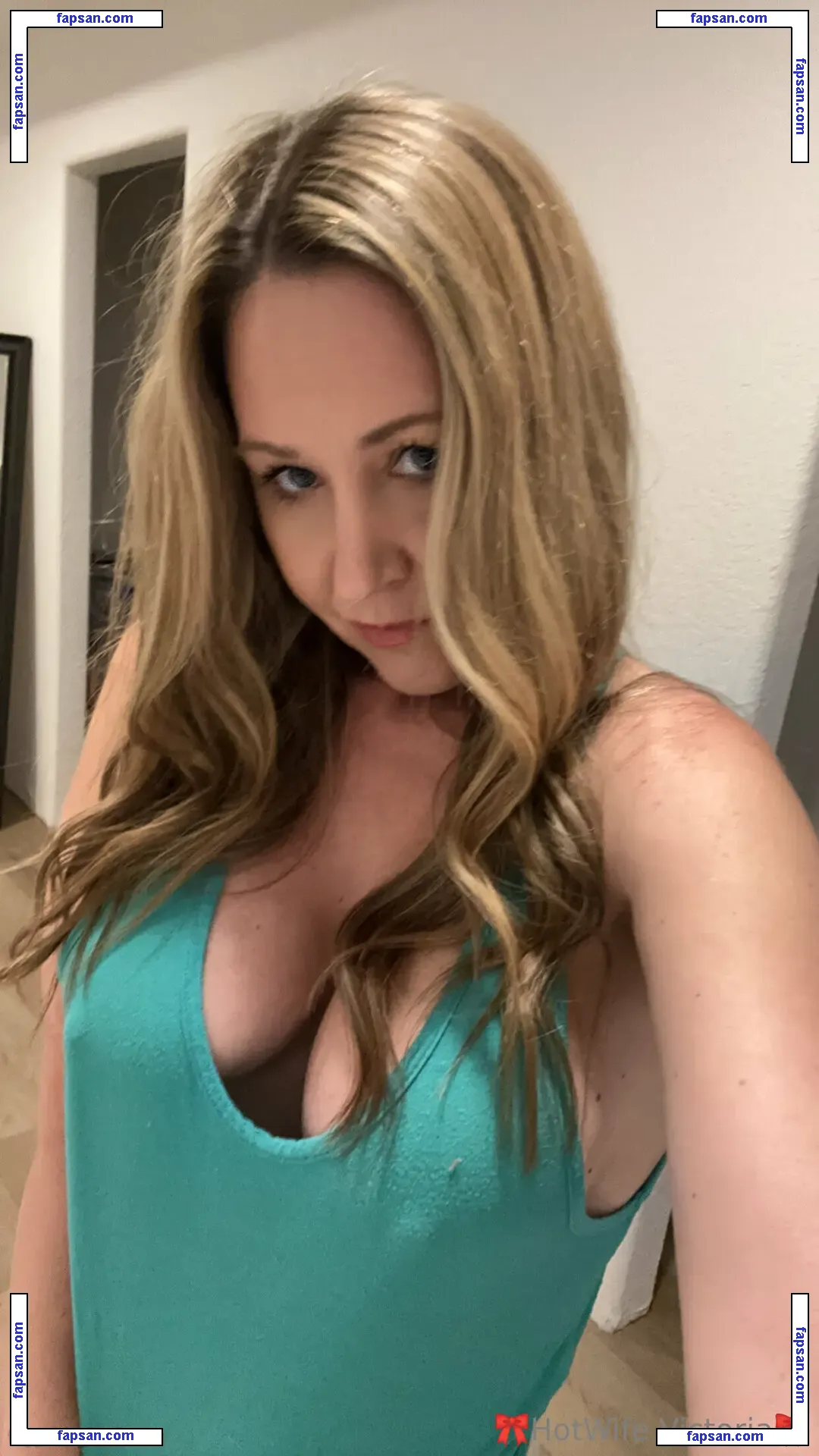 hot_wife_victoria nude photo #0284 from OnlyFans
