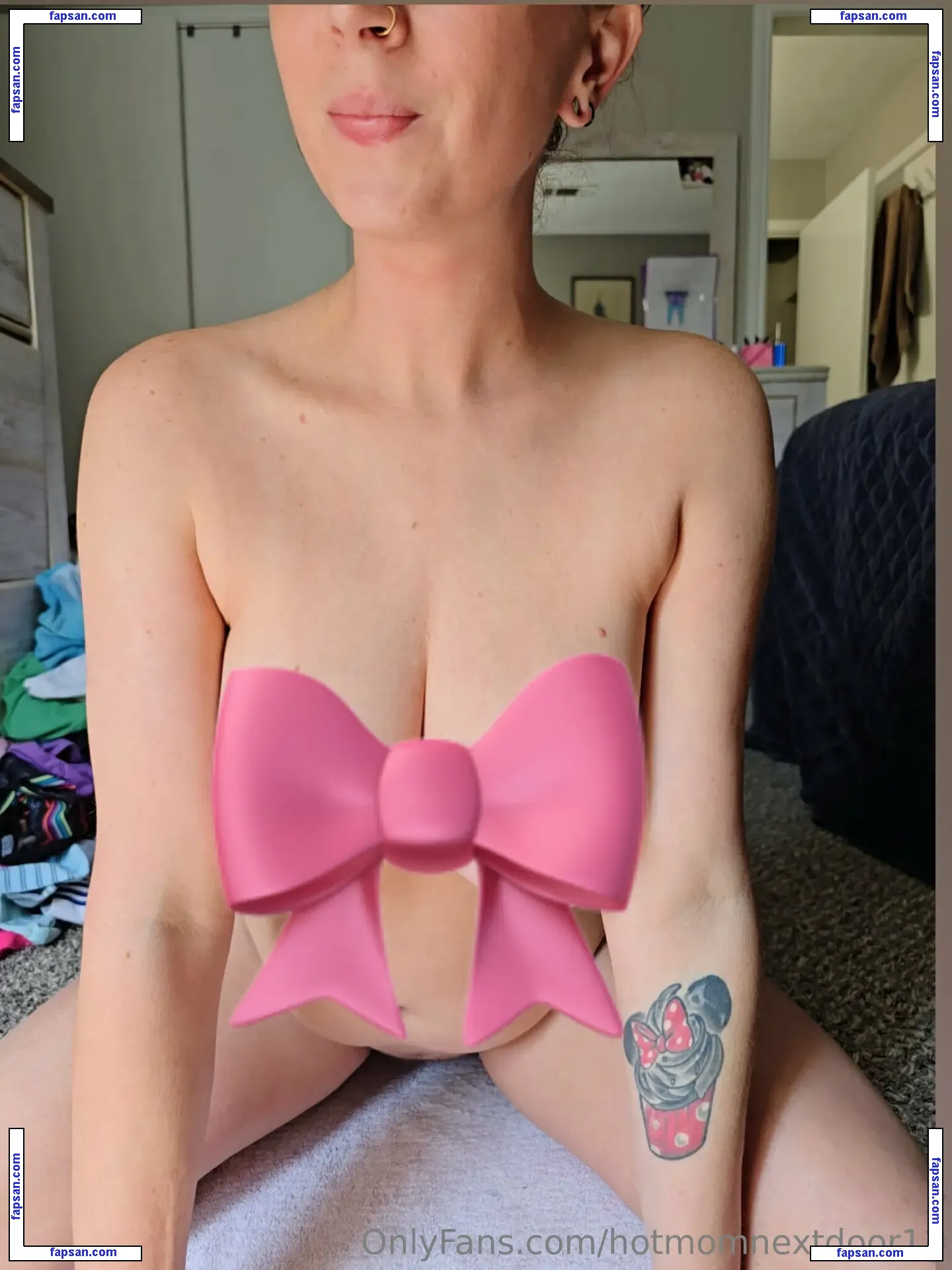 hotmomnextdoor11 nude photo #0001 from OnlyFans