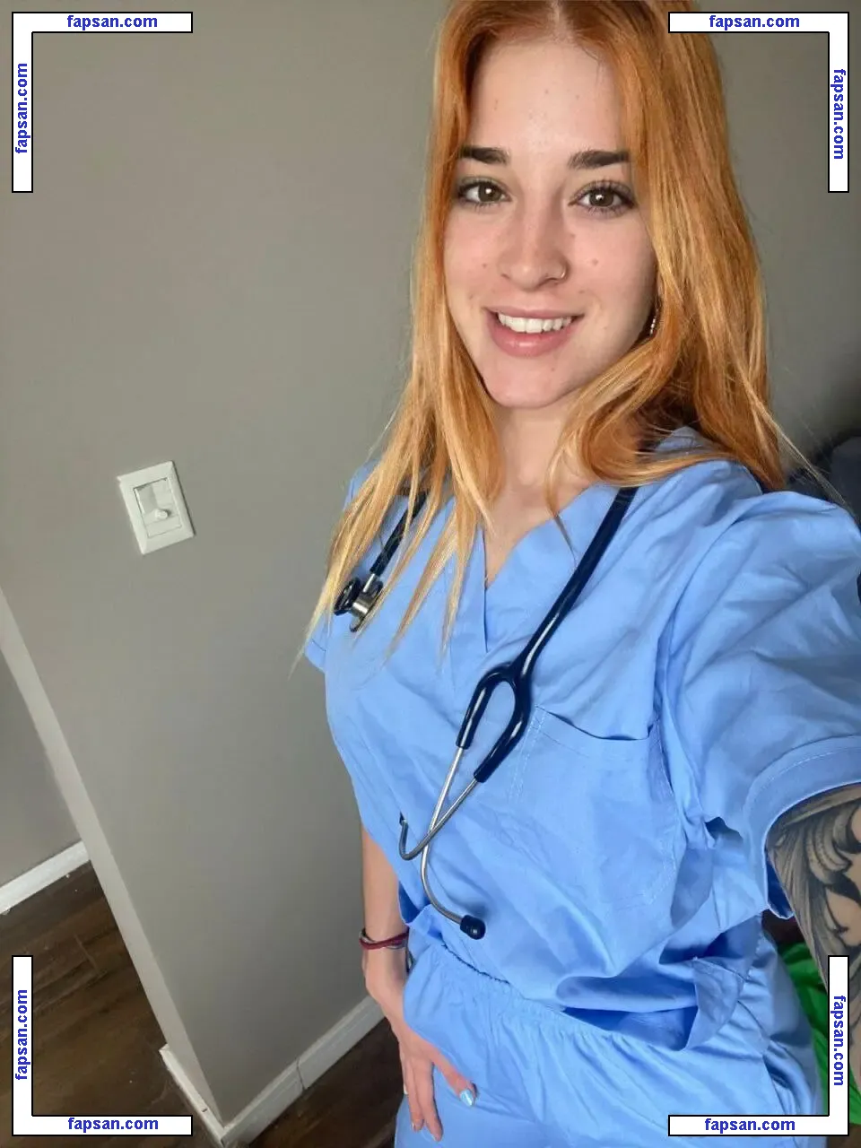 Hottie Sofia голая фото #0001 с Онлифанс