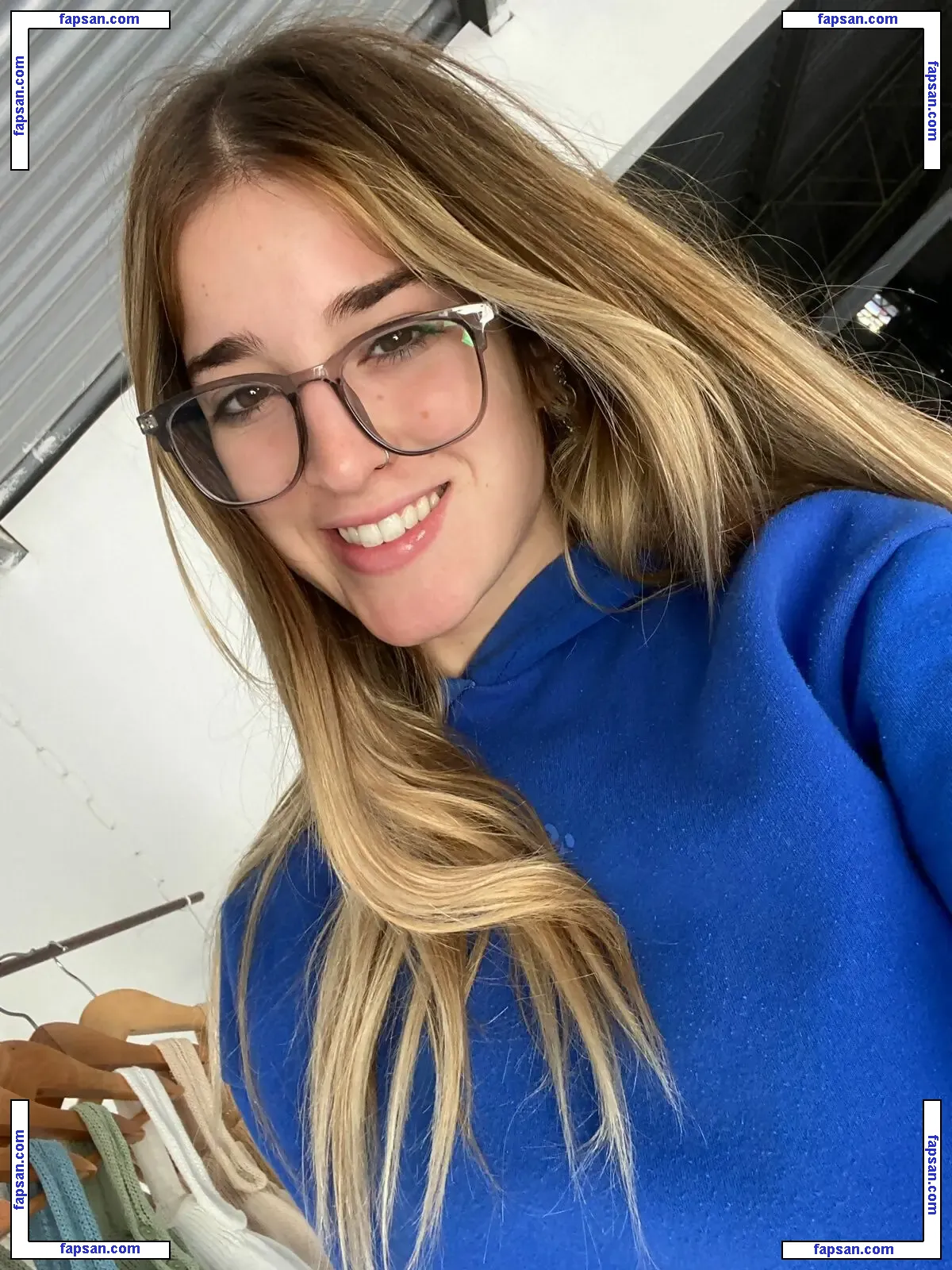 Hottie Sofia голая фото #0002 с Онлифанс