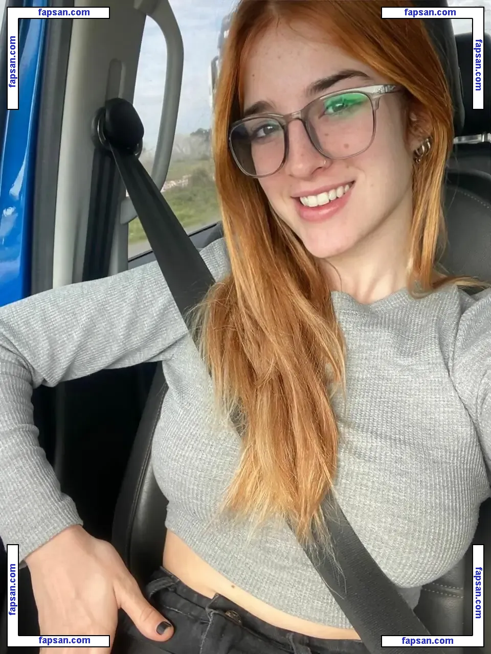 Hottie Sofia голая фото #0003 с Онлифанс