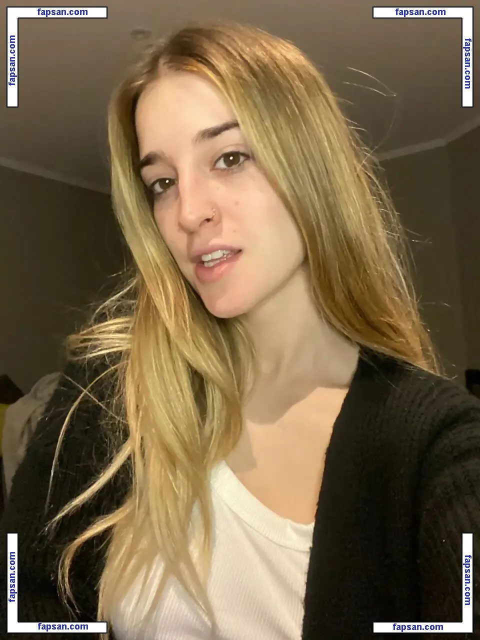 Hottie Sofia голая фото #0008 с Онлифанс