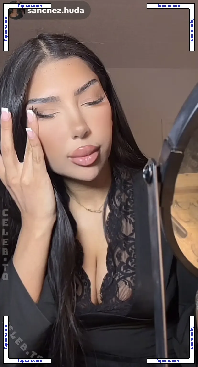 Houda Sanchez голая фото #0011 с Онлифанс