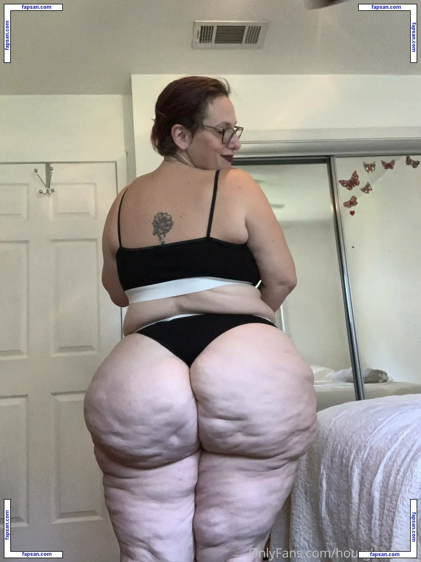 hourglassleigh nude photo #0007 from OnlyFans