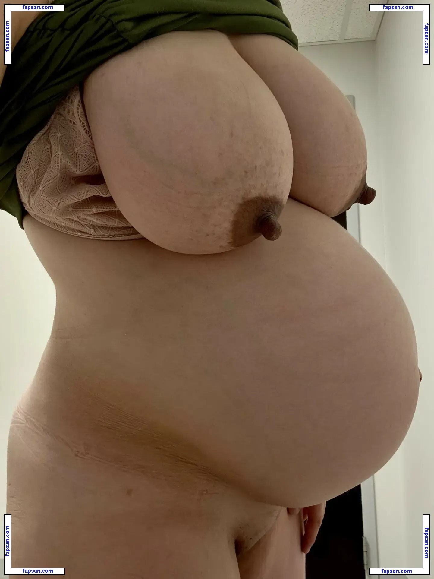 Housewife Hazel nude photo #0052 from OnlyFans