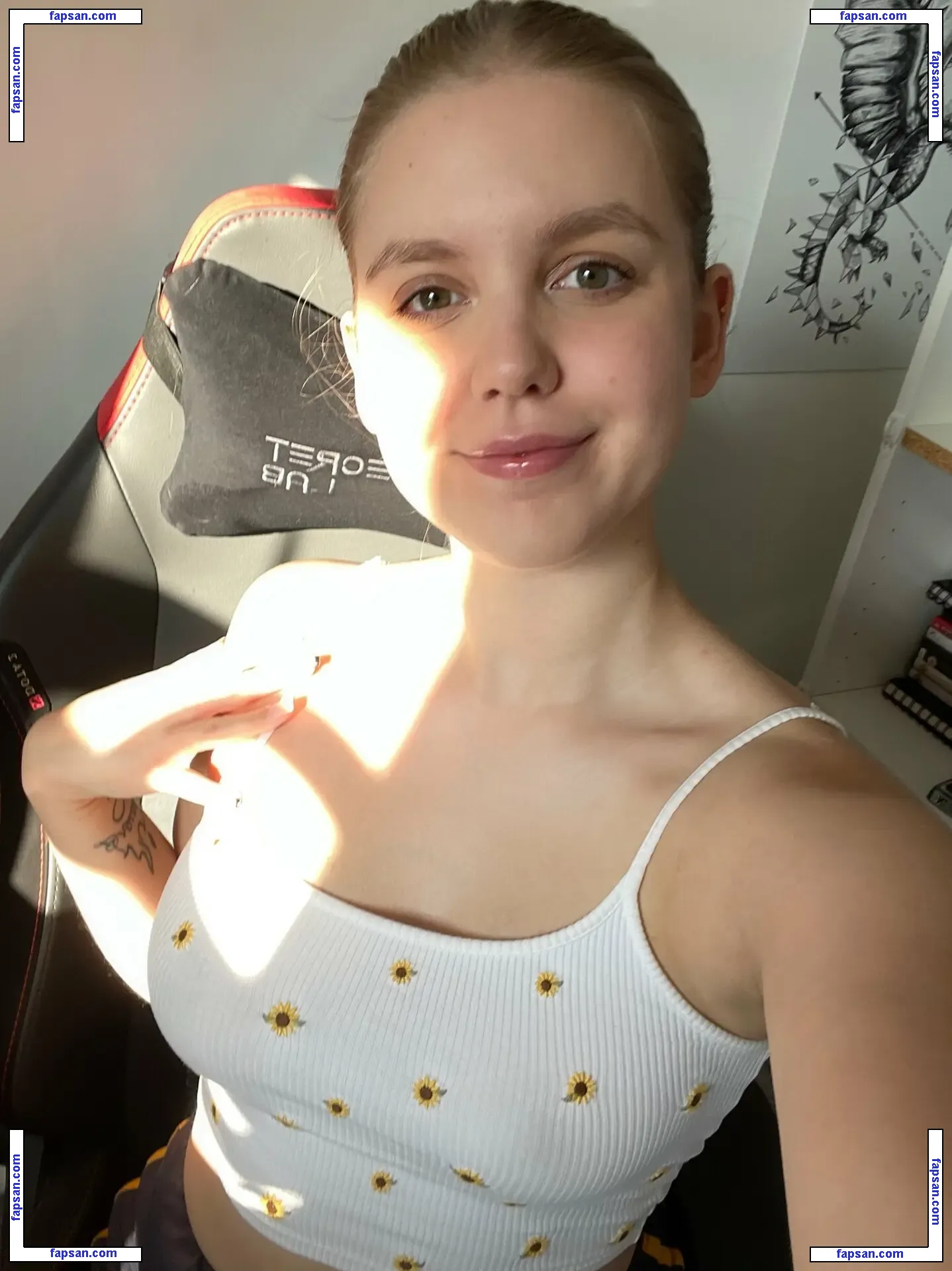 HoxieLoxie nude photo #0029 from OnlyFans