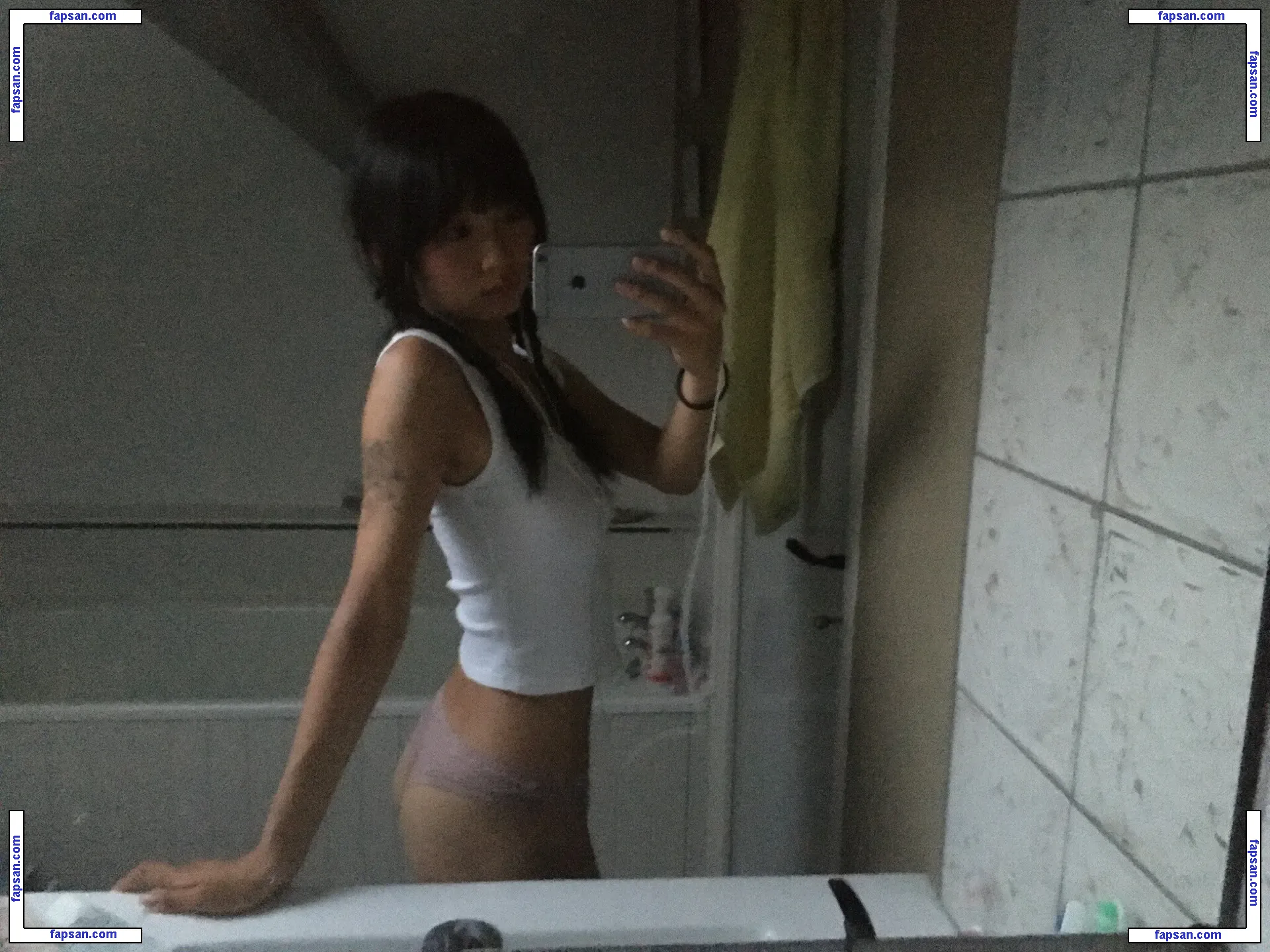 hppocampe nude photo #0011 from OnlyFans