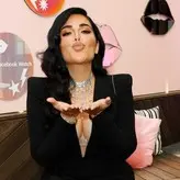 Huda Kattan голая #0057