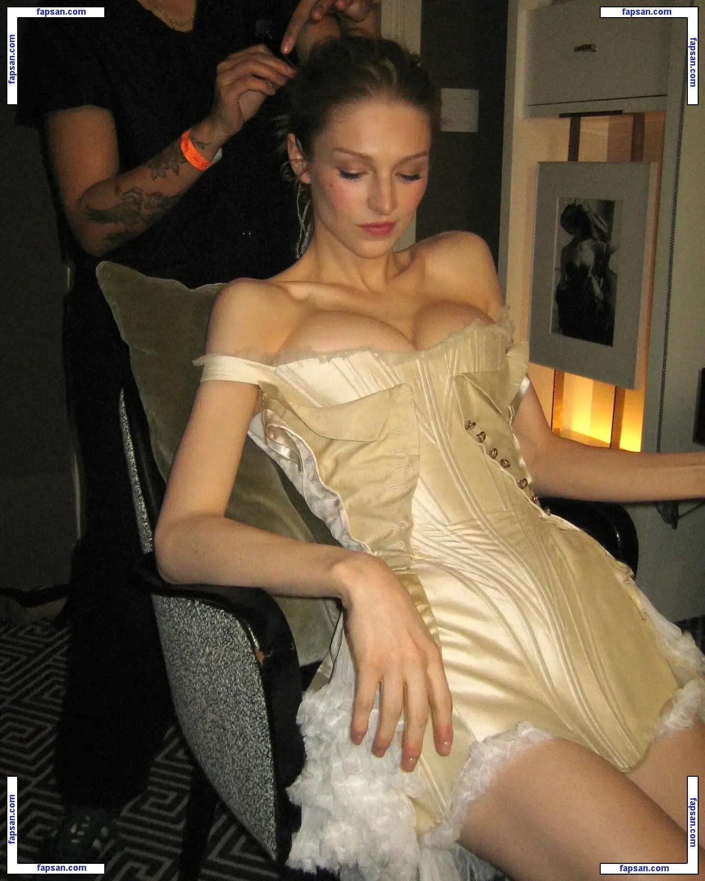 Hunter Schafer nude photo #0219 from OnlyFans