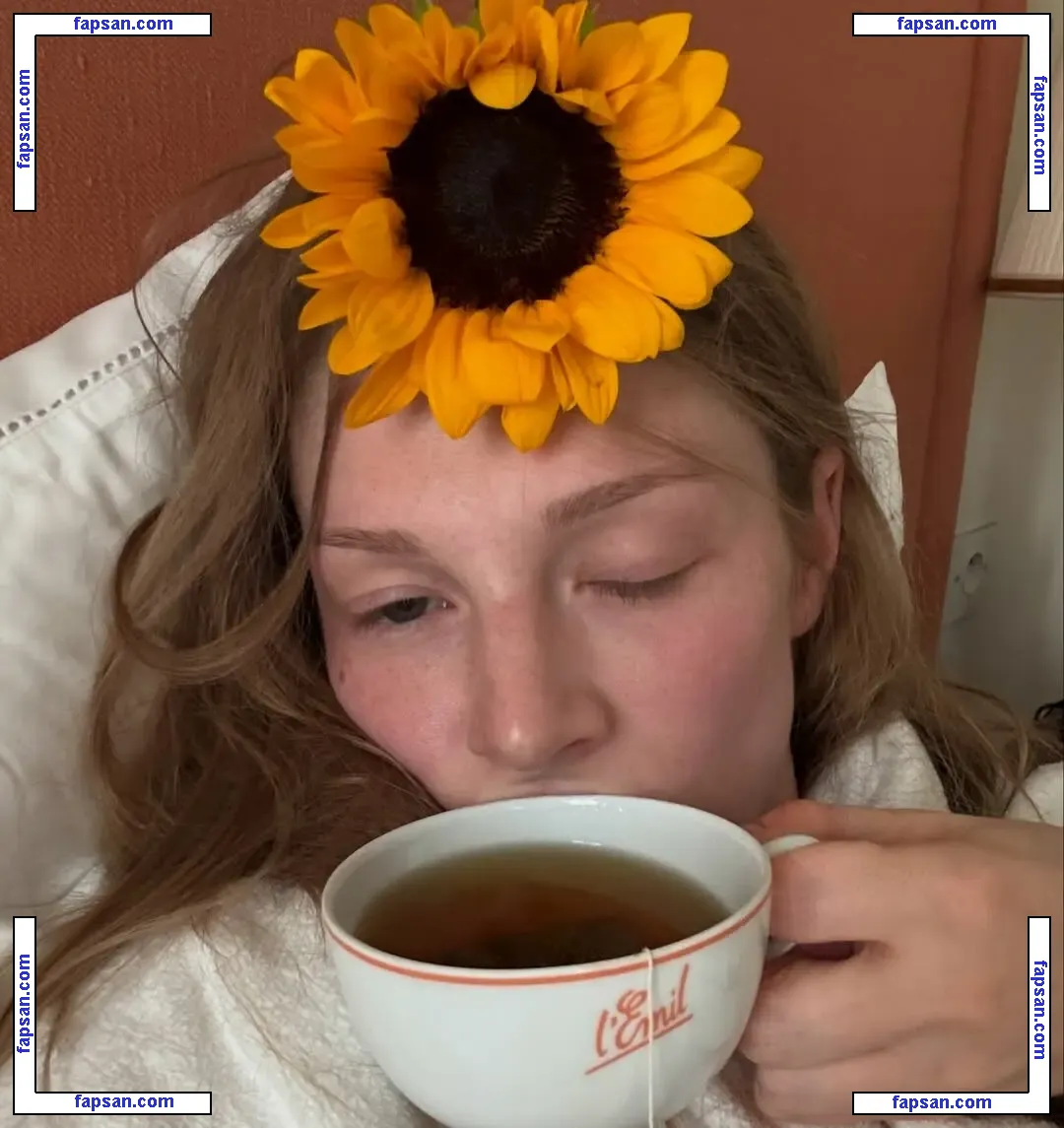 Hunter Schafer nude photo #0252 from OnlyFans