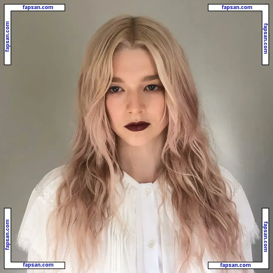 Hunter Schafer nude photo #0253 from OnlyFans