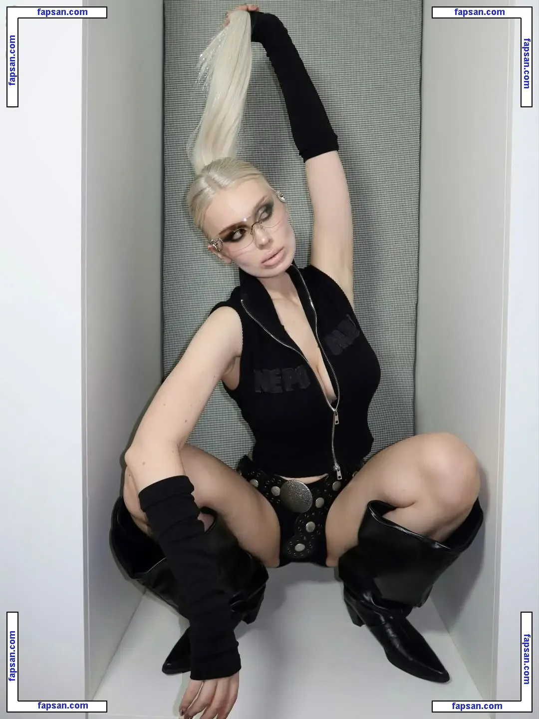 i_am_doshik / Dasha Doshik nude photo #0002 from OnlyFans