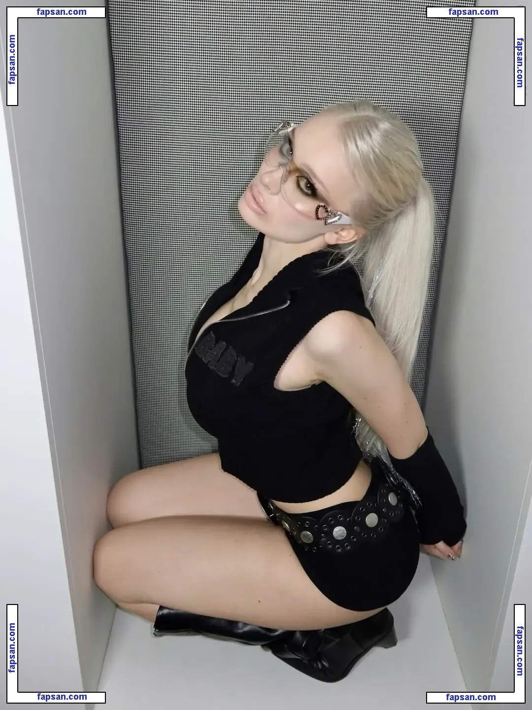 i_am_doshik / Dasha Doshik nude photo #0005 from OnlyFans