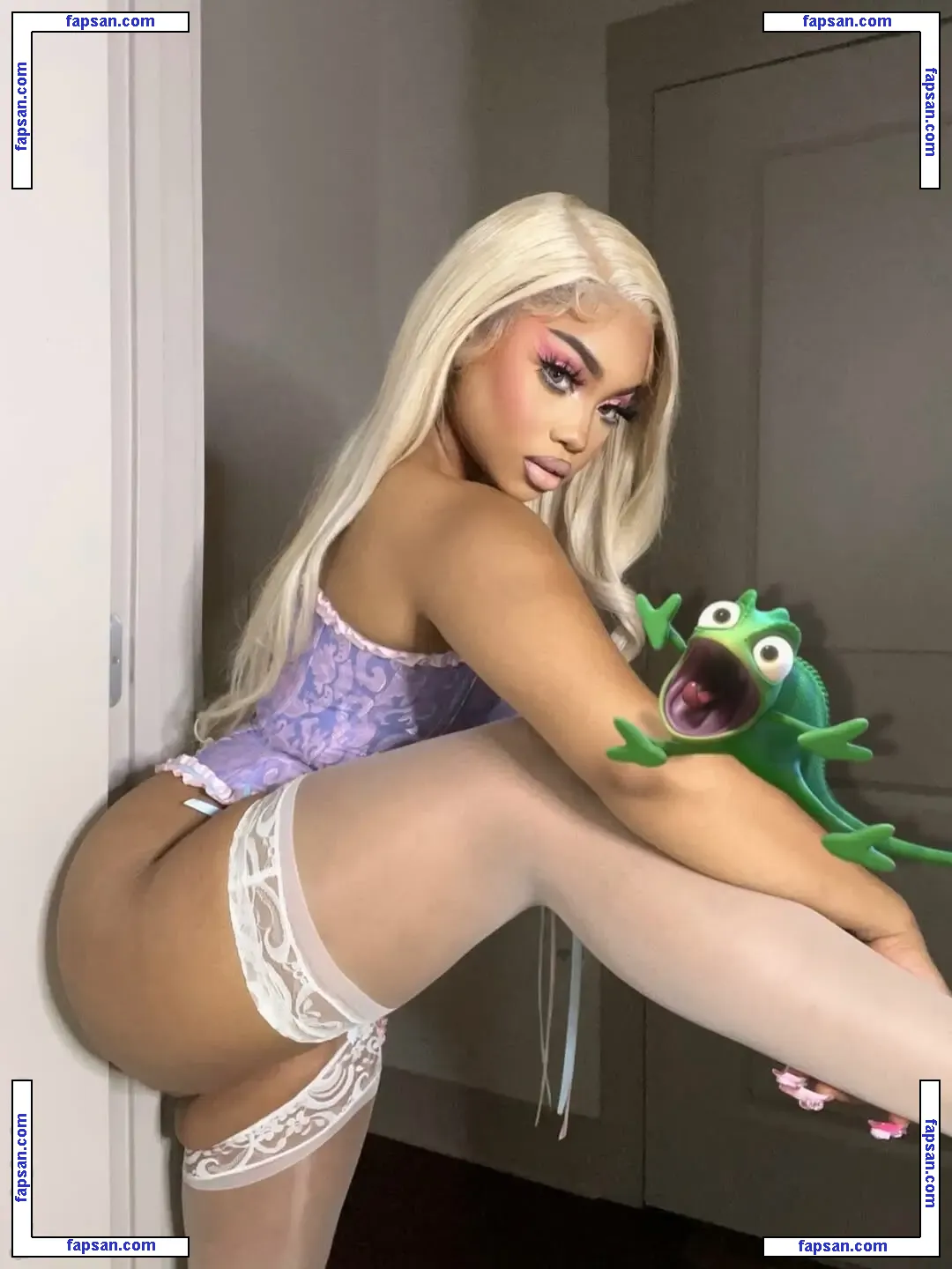 iamskylarmarie nude photo #0017 from OnlyFans