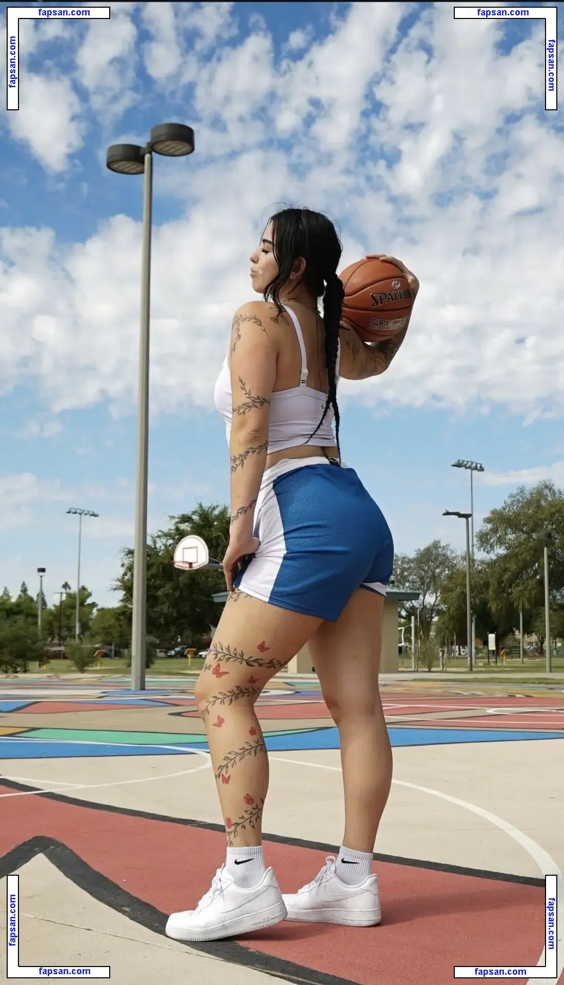 Ihoop.valerie голая фото #0005 с Онлифанс