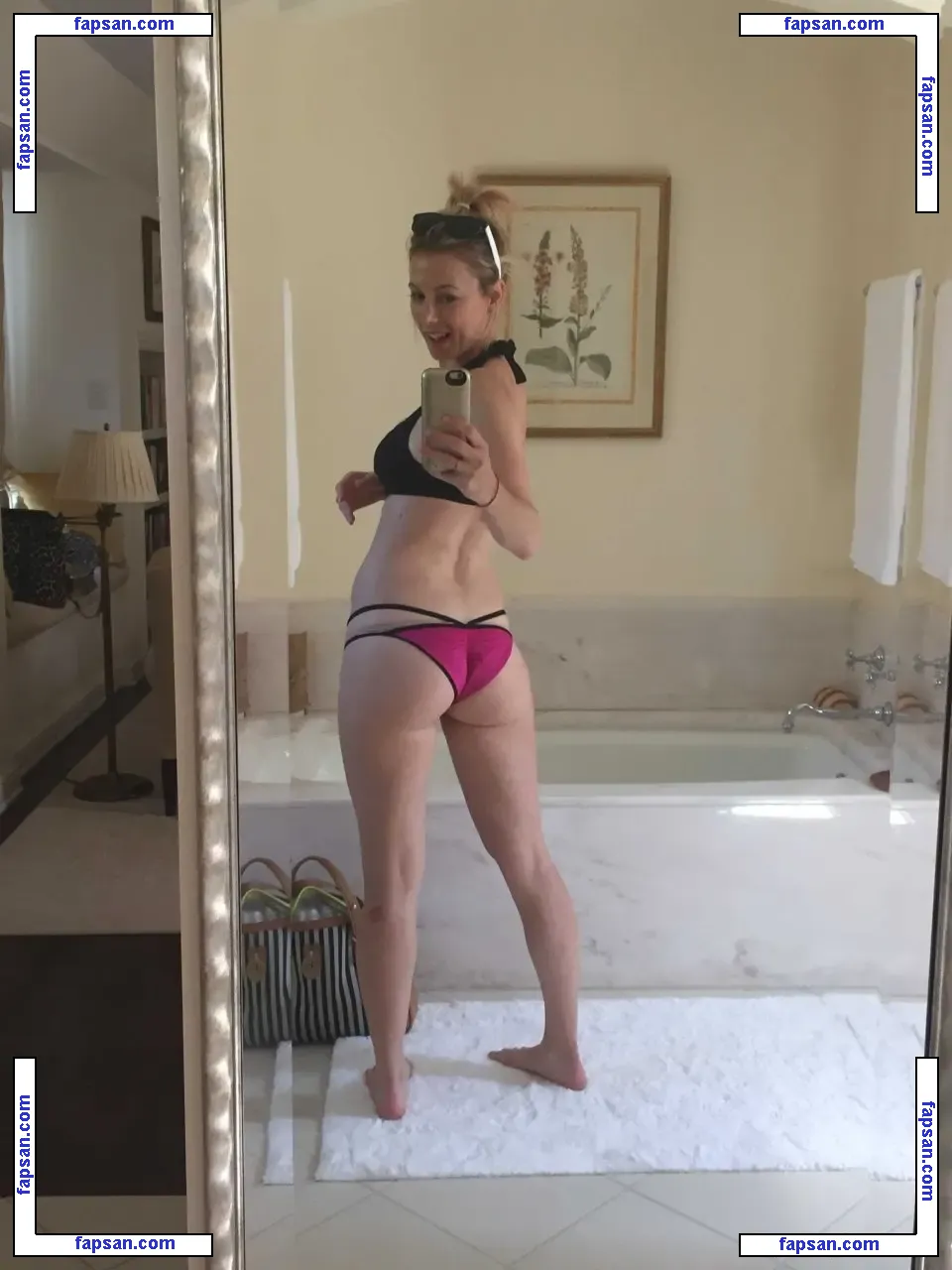 Iliza Shlesinger nude photo #0094 from OnlyFans