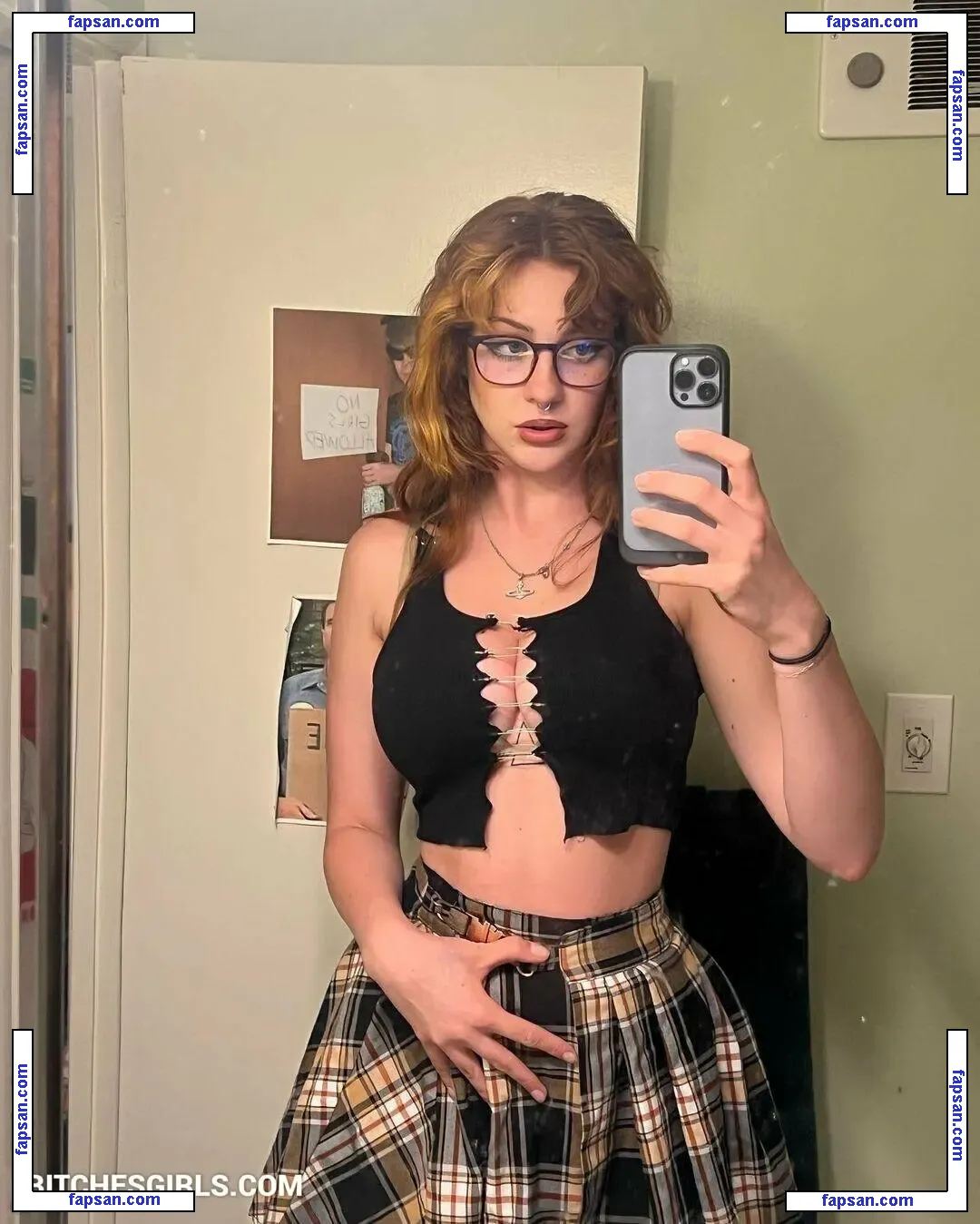 Illumitatiana nude photo #0011 from OnlyFans