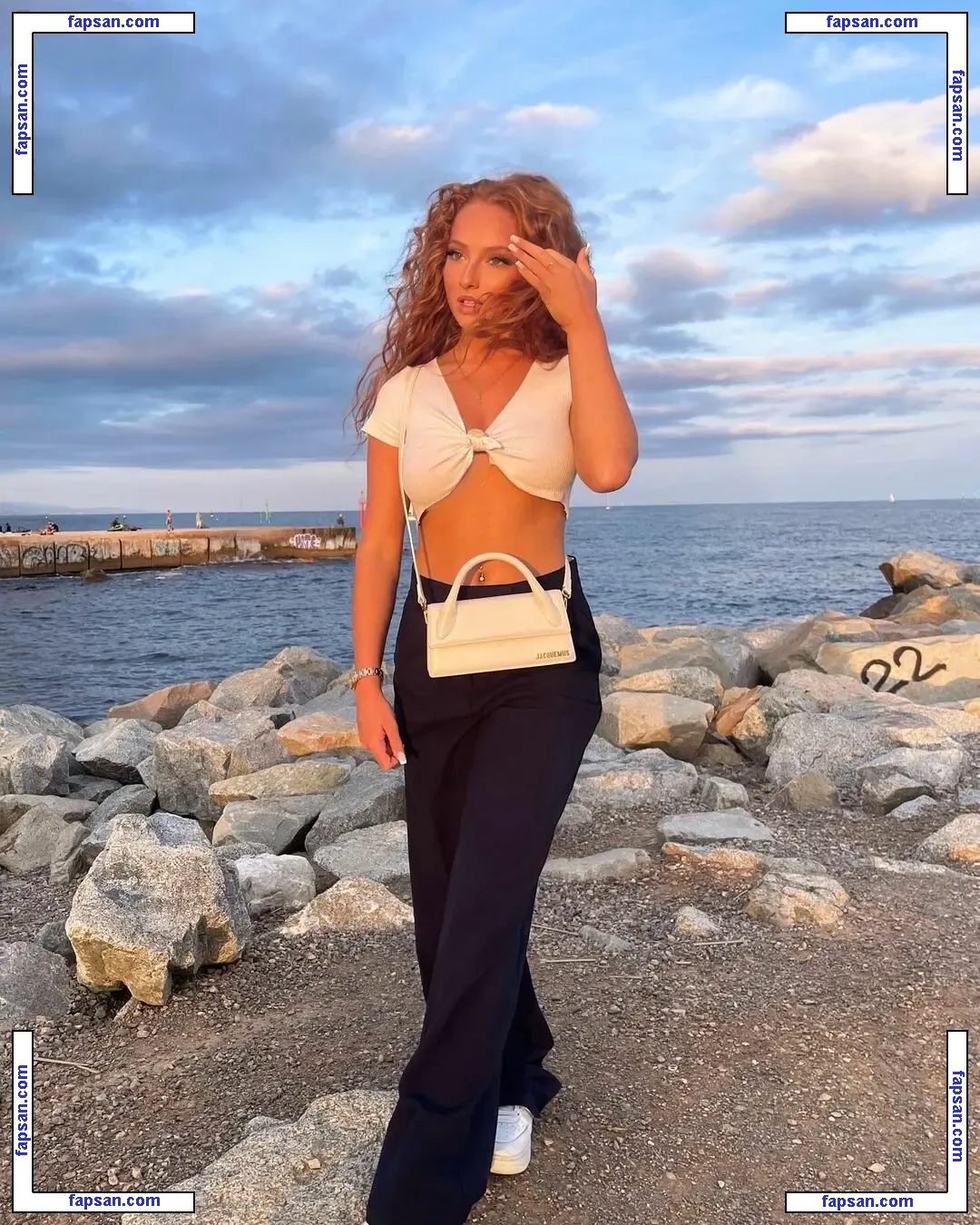Ilonaaln nude photo #0147 from OnlyFans