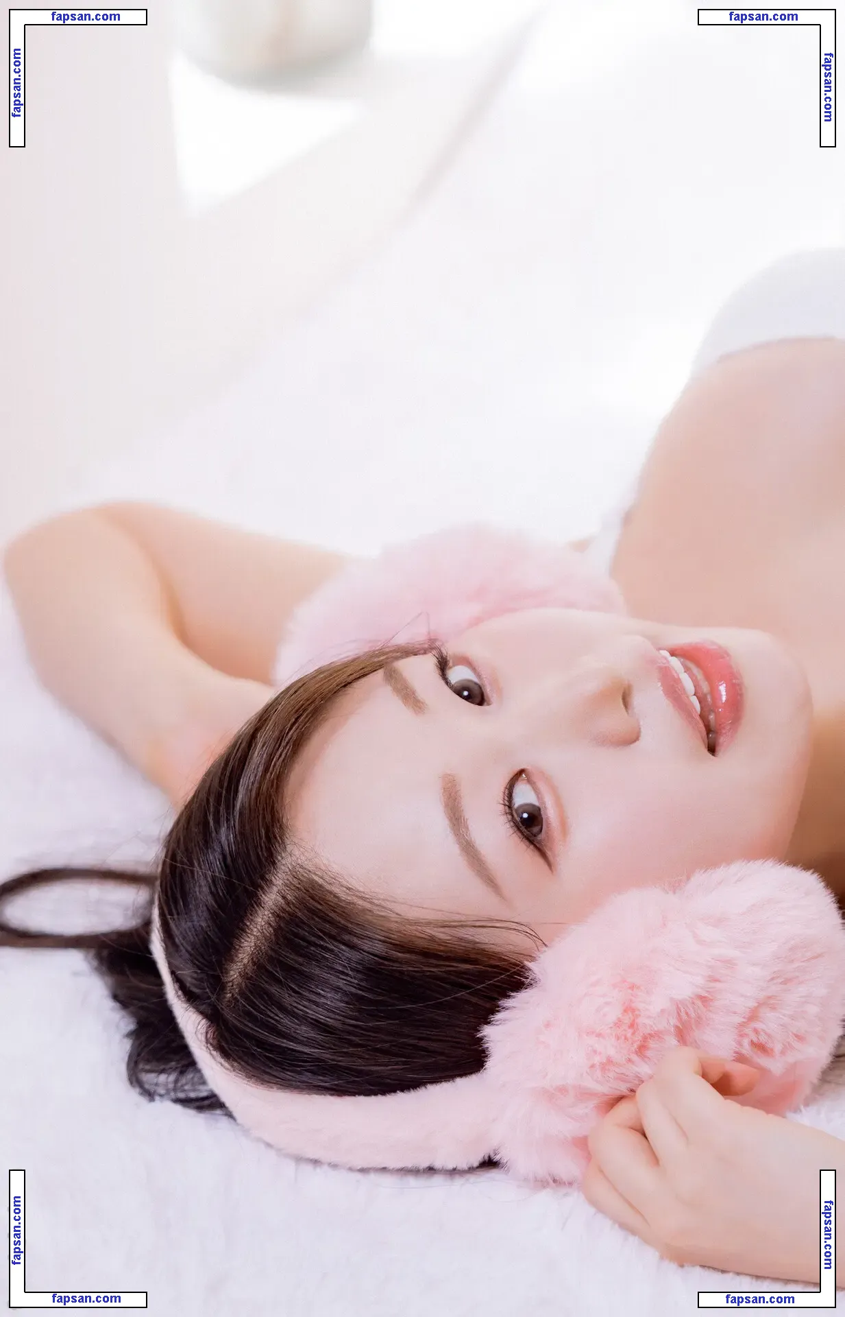 iloveyou._.3000 голая фото #0002 с Онлифанс