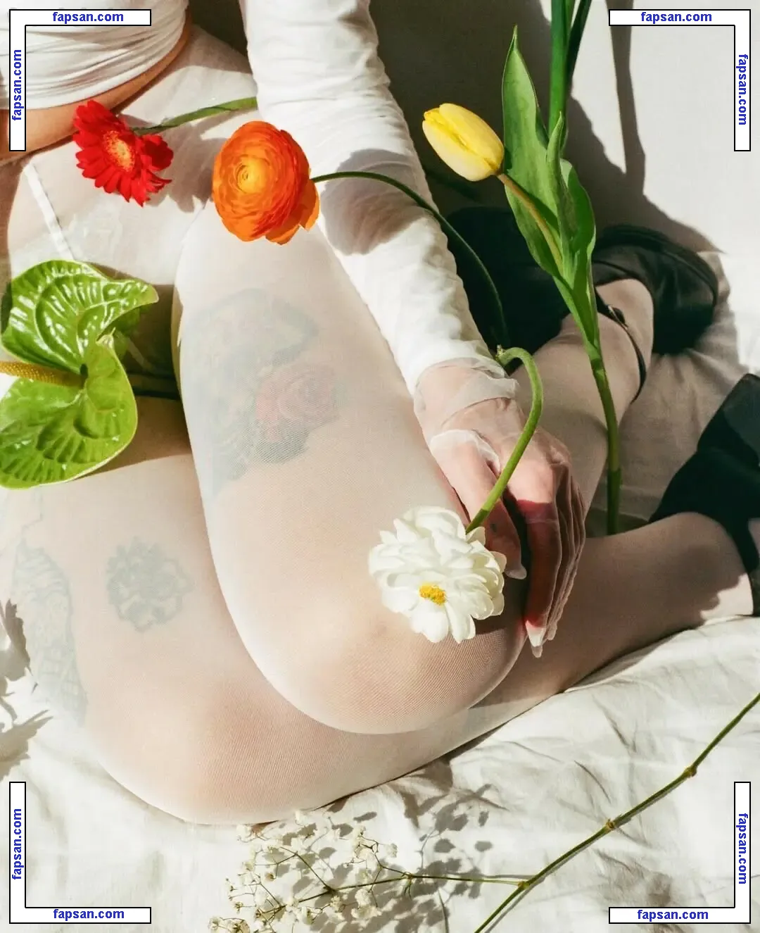 Imponderabile nude photo #0033 from OnlyFans