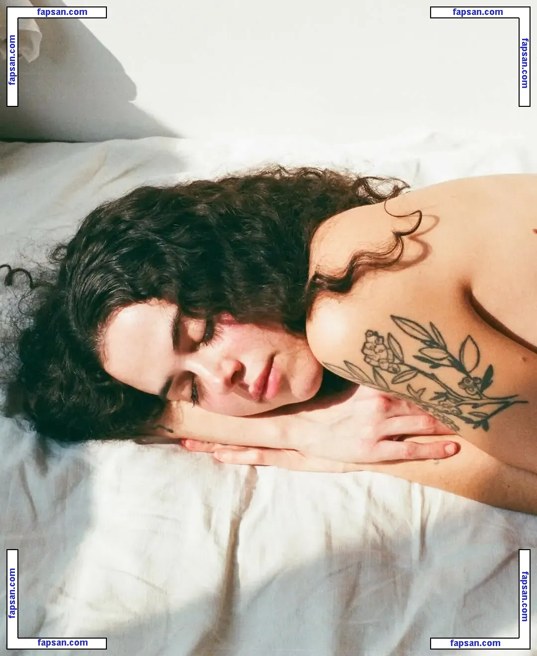 Imponderabile nude photo #0036 from OnlyFans