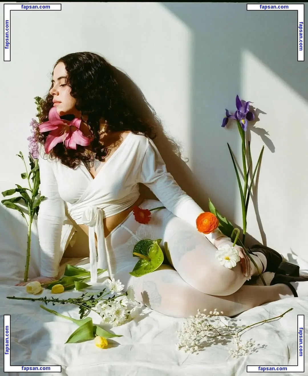 Imponderabile nude photo #0038 from OnlyFans