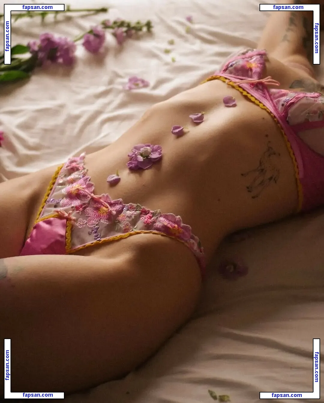 Imponderabile nude photo #0046 from OnlyFans