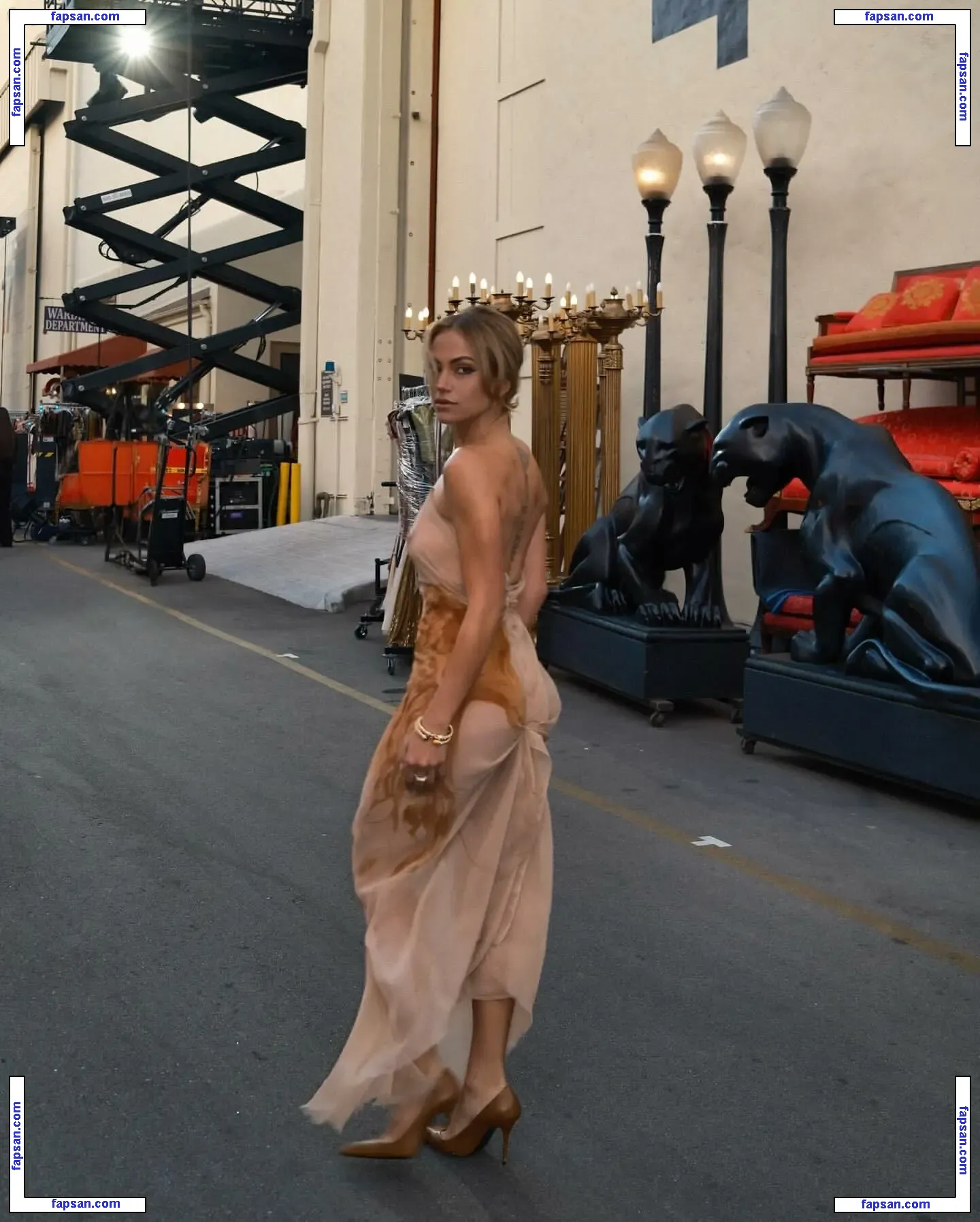 Inanna Sarkis голая фото #0139 с Онлифанс