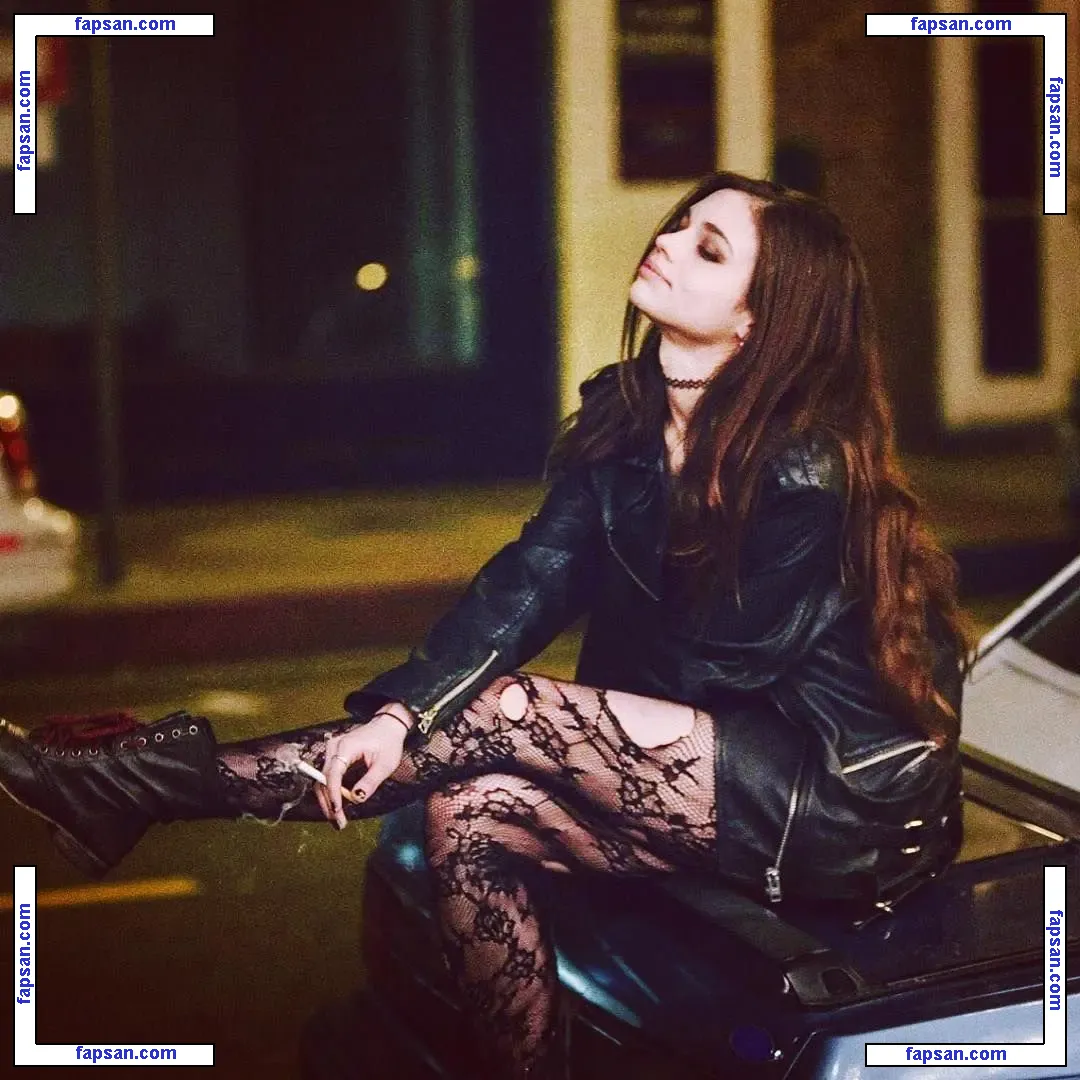 India Eisley nude photo #0021 from OnlyFans