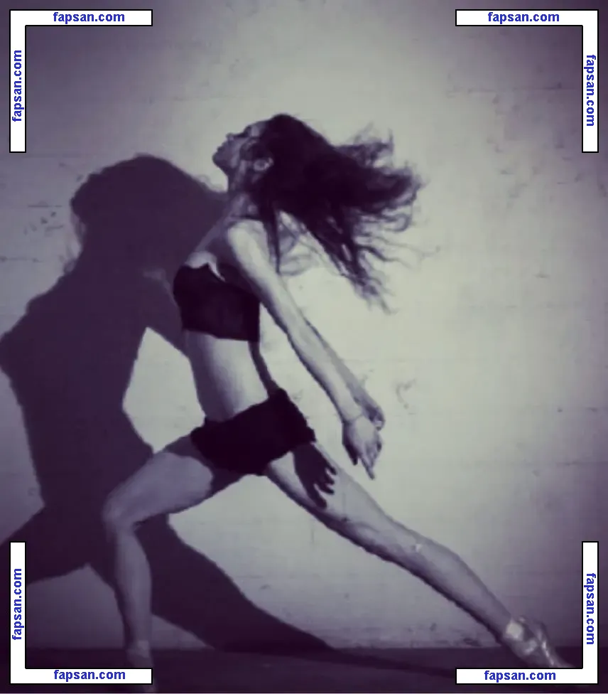 India Eisley nude photo #0057 from OnlyFans
