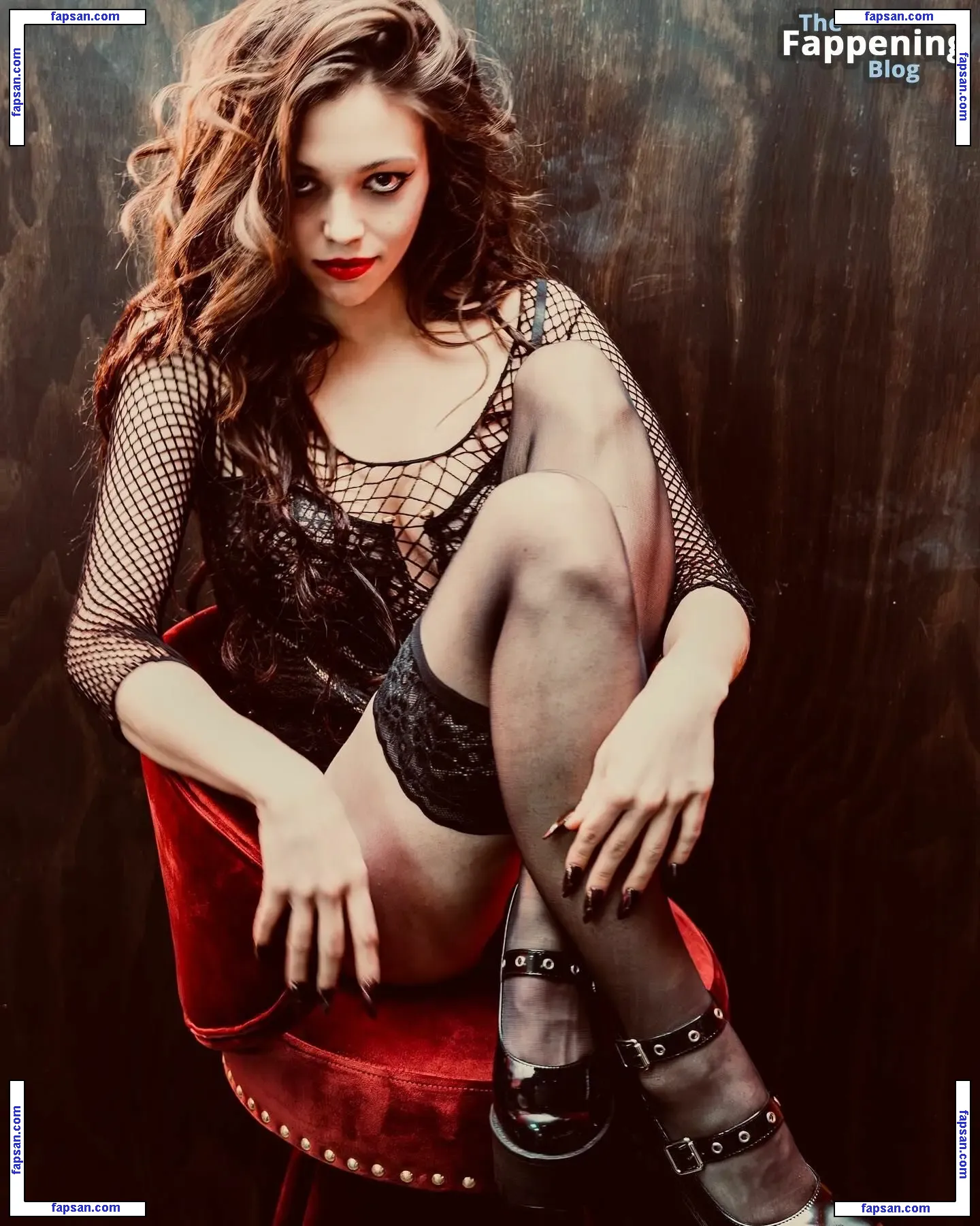 India Eisley nude photo #0137 from OnlyFans